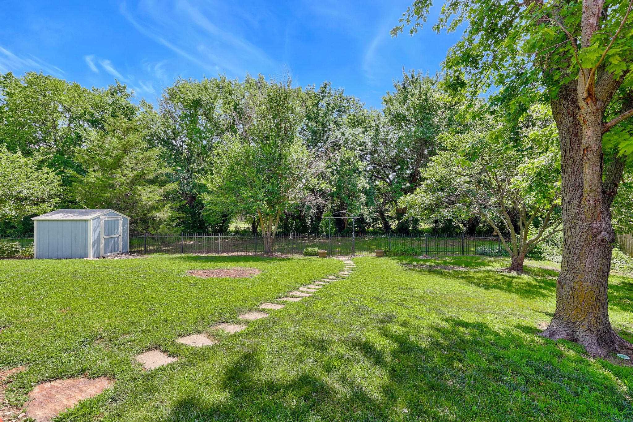 324 N Lakeside Dr Property Photo 19