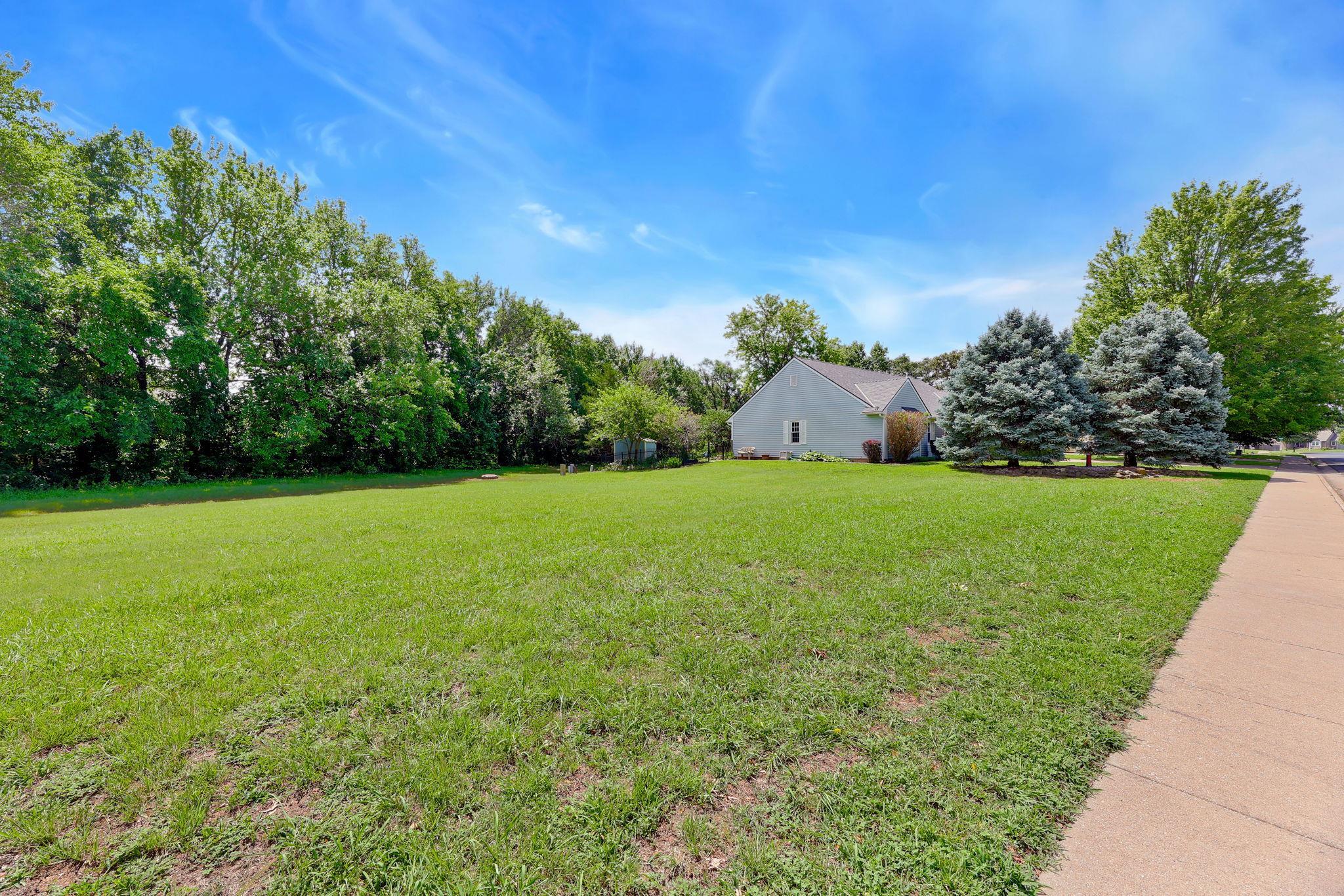 324 N Lakeside Dr Property Photo 21