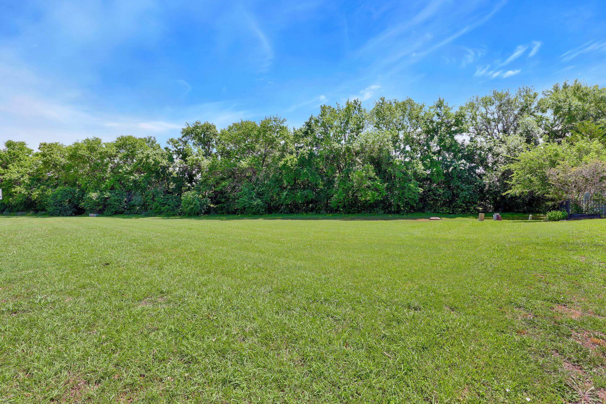 324 N Lakeside Dr Property Photo 22