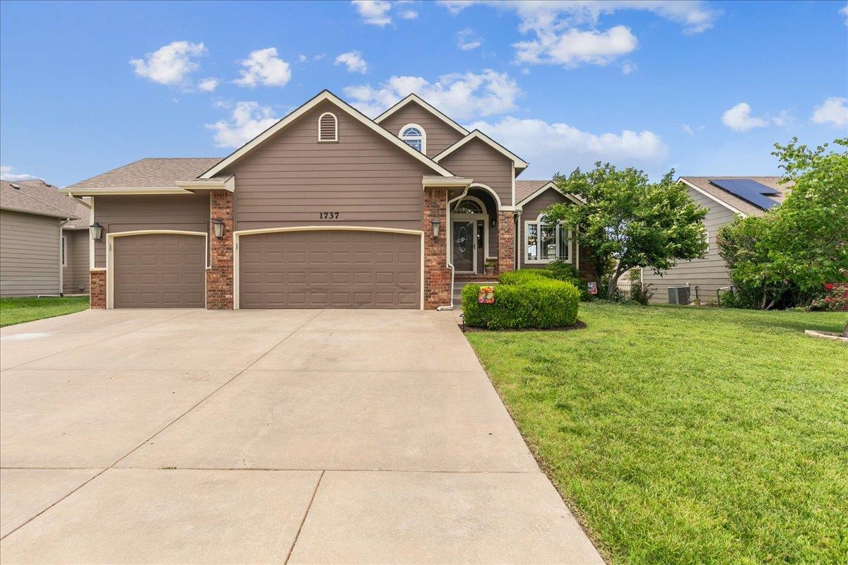 1737 N Columbine Property Photo 1