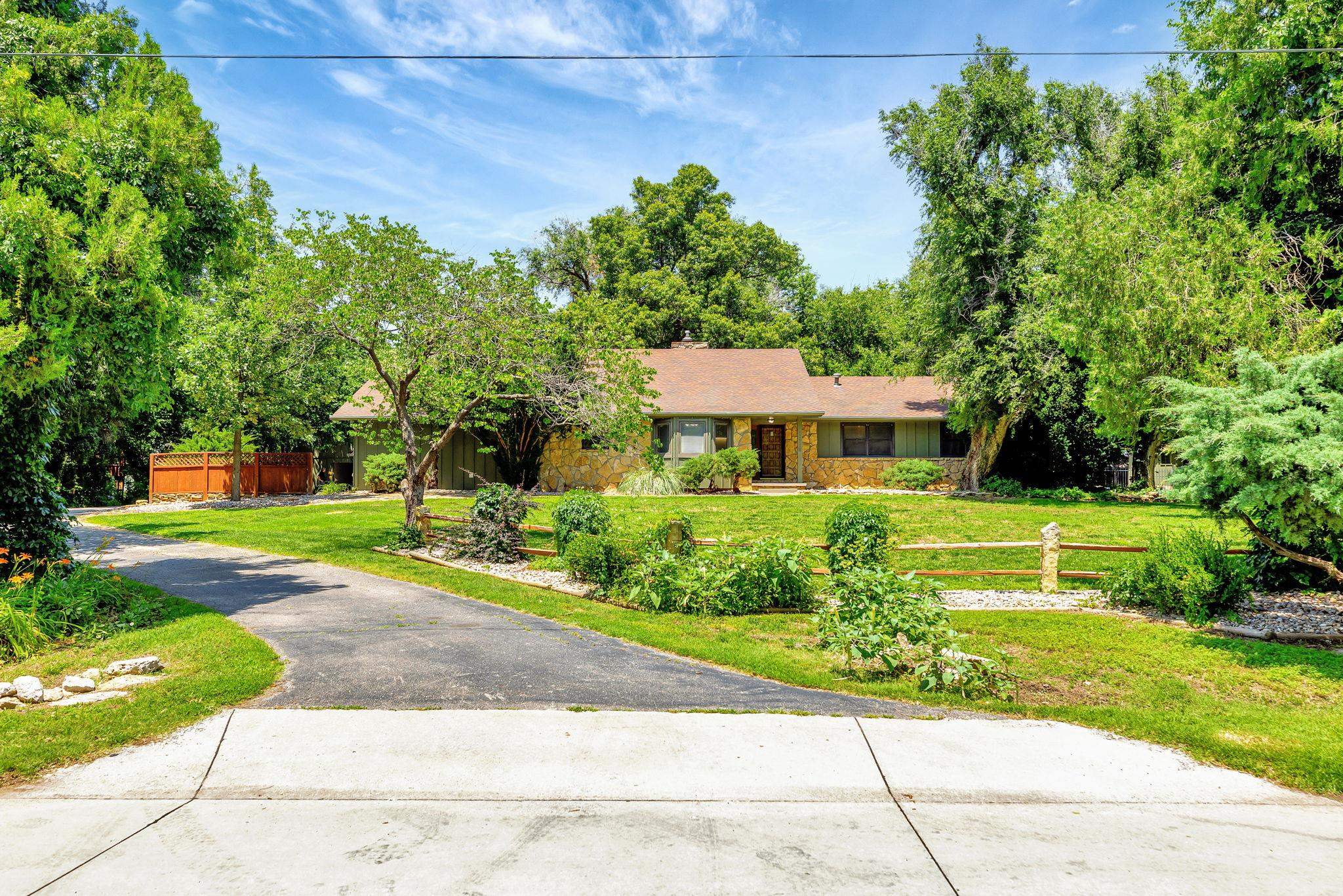 10520 Cora St Property Photo 1