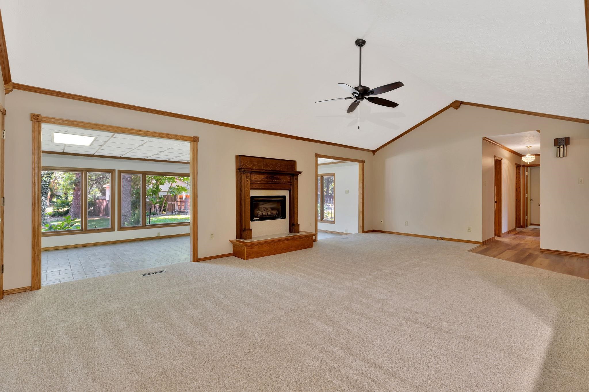 10520 Cora St Property Photo 6