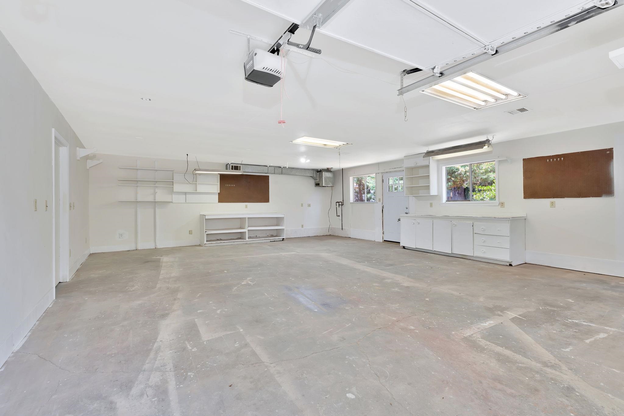10520 Cora St Property Photo 28