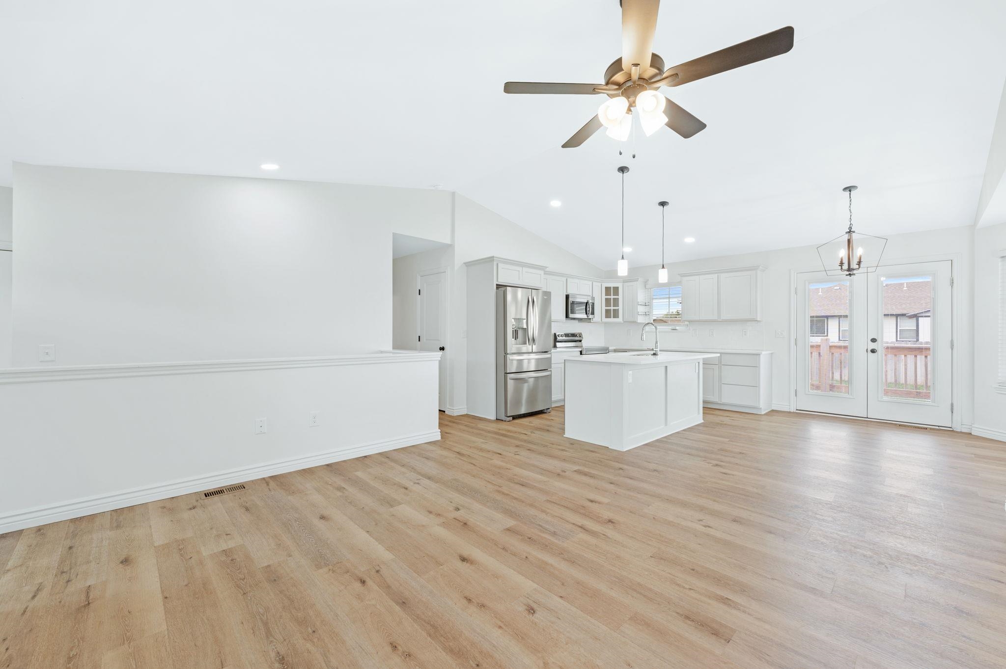718 E Hedgewood Property Photo 4