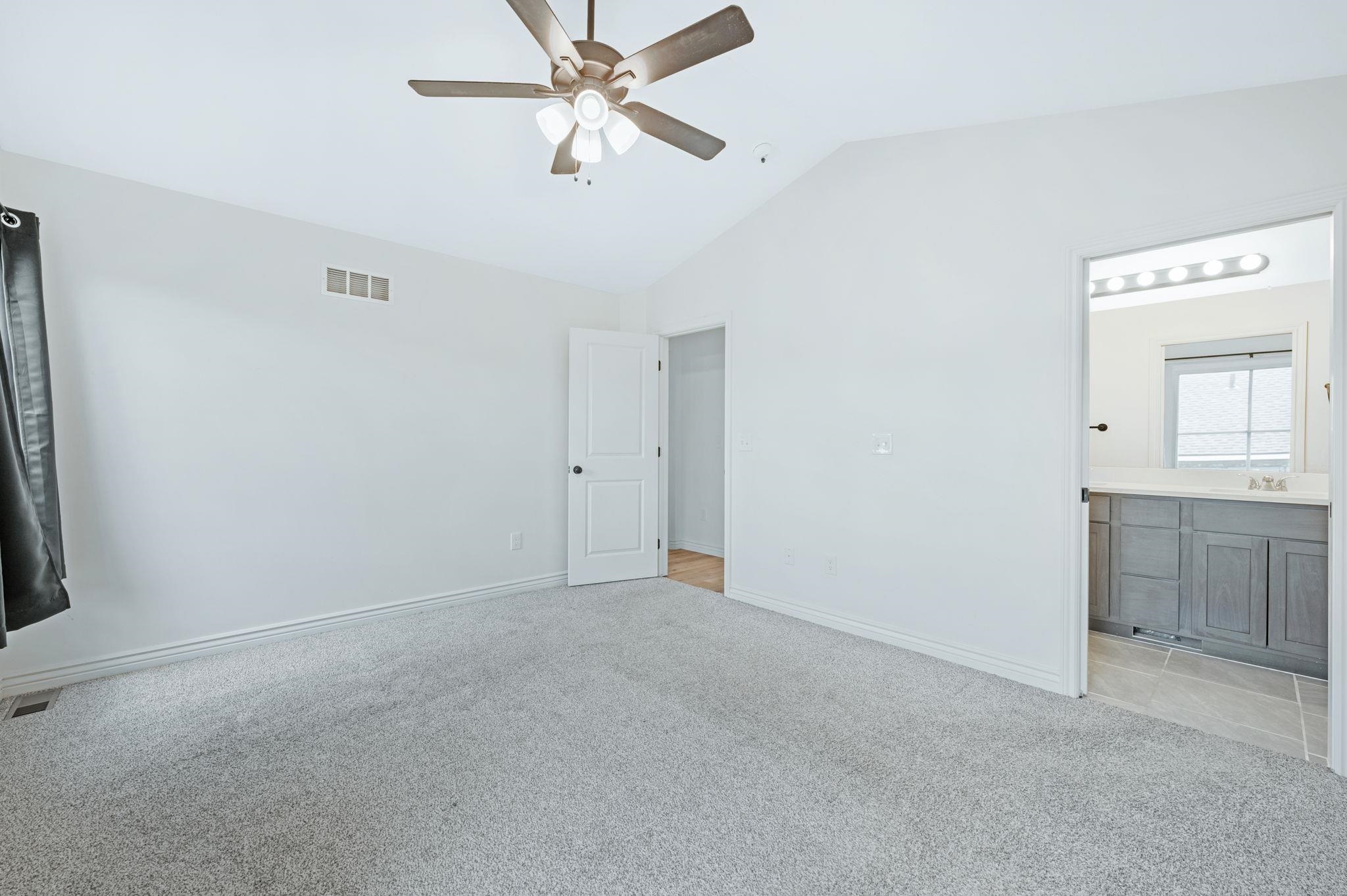 718 E Hedgewood Property Photo 12