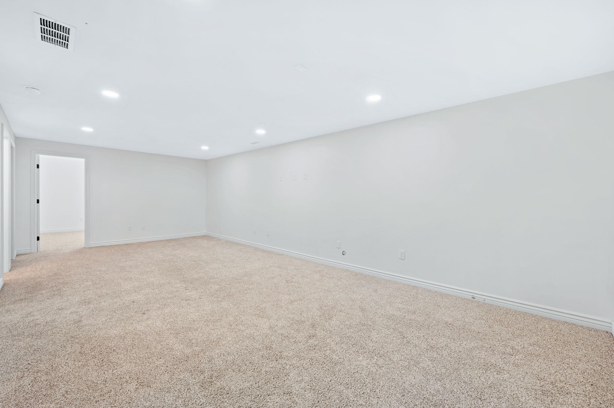 718 E Hedgewood Property Photo 16