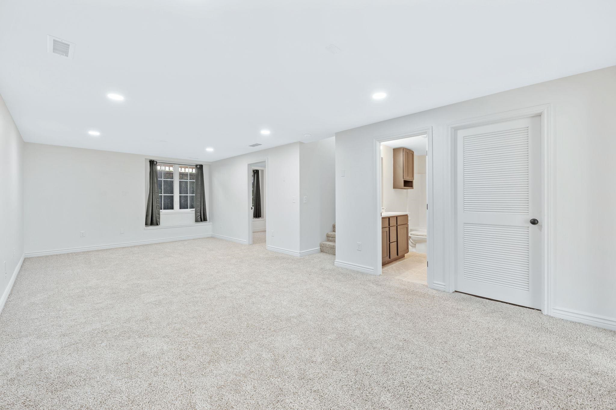 718 E Hedgewood Property Photo 17