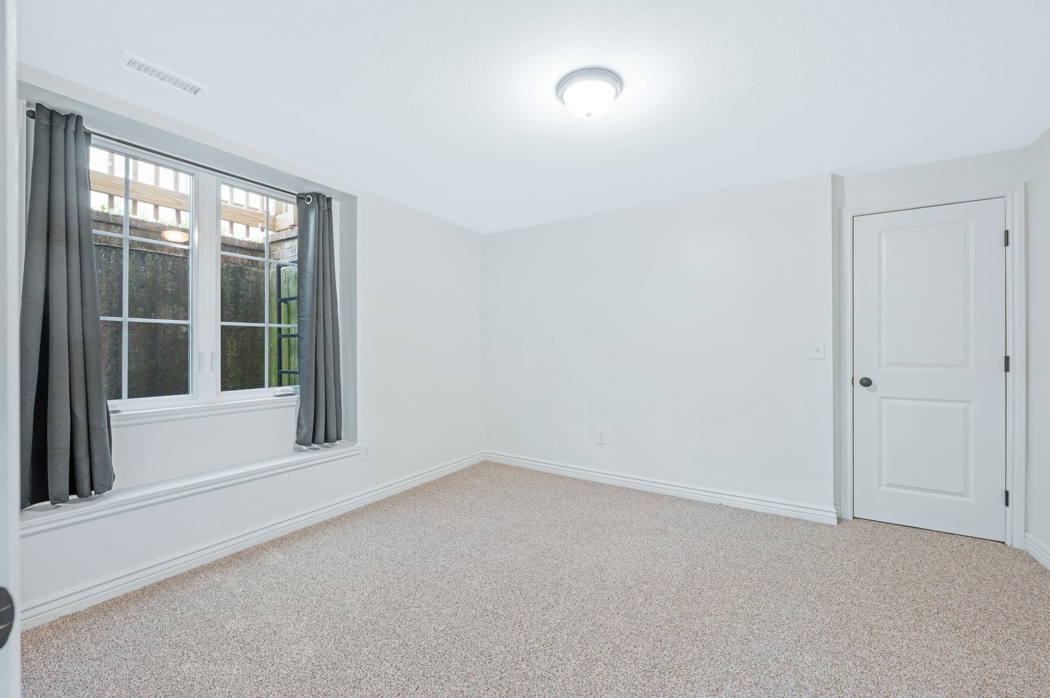 718 E Hedgewood Property Photo 18