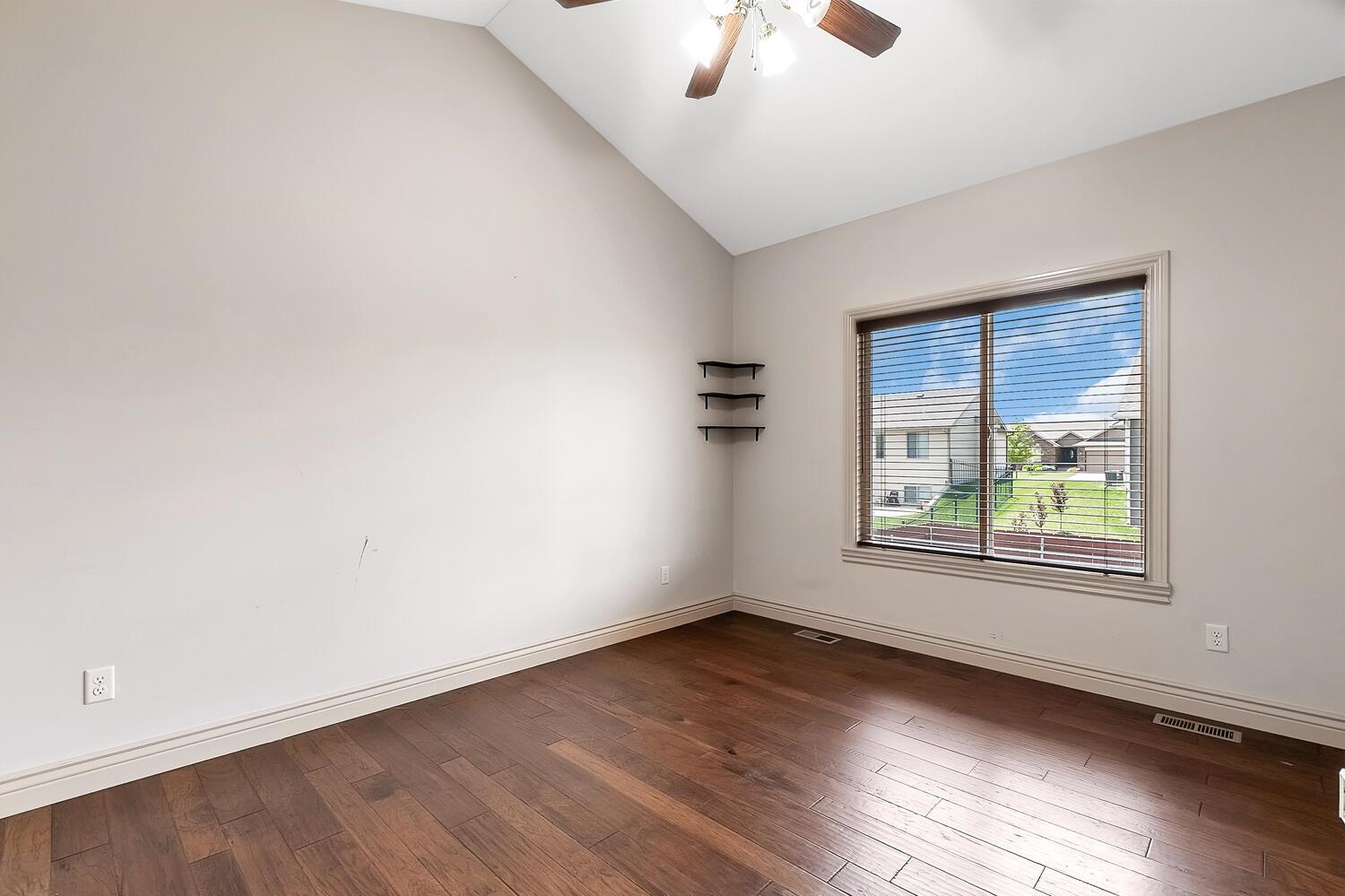 1309 S Gateway St Property Photo 12