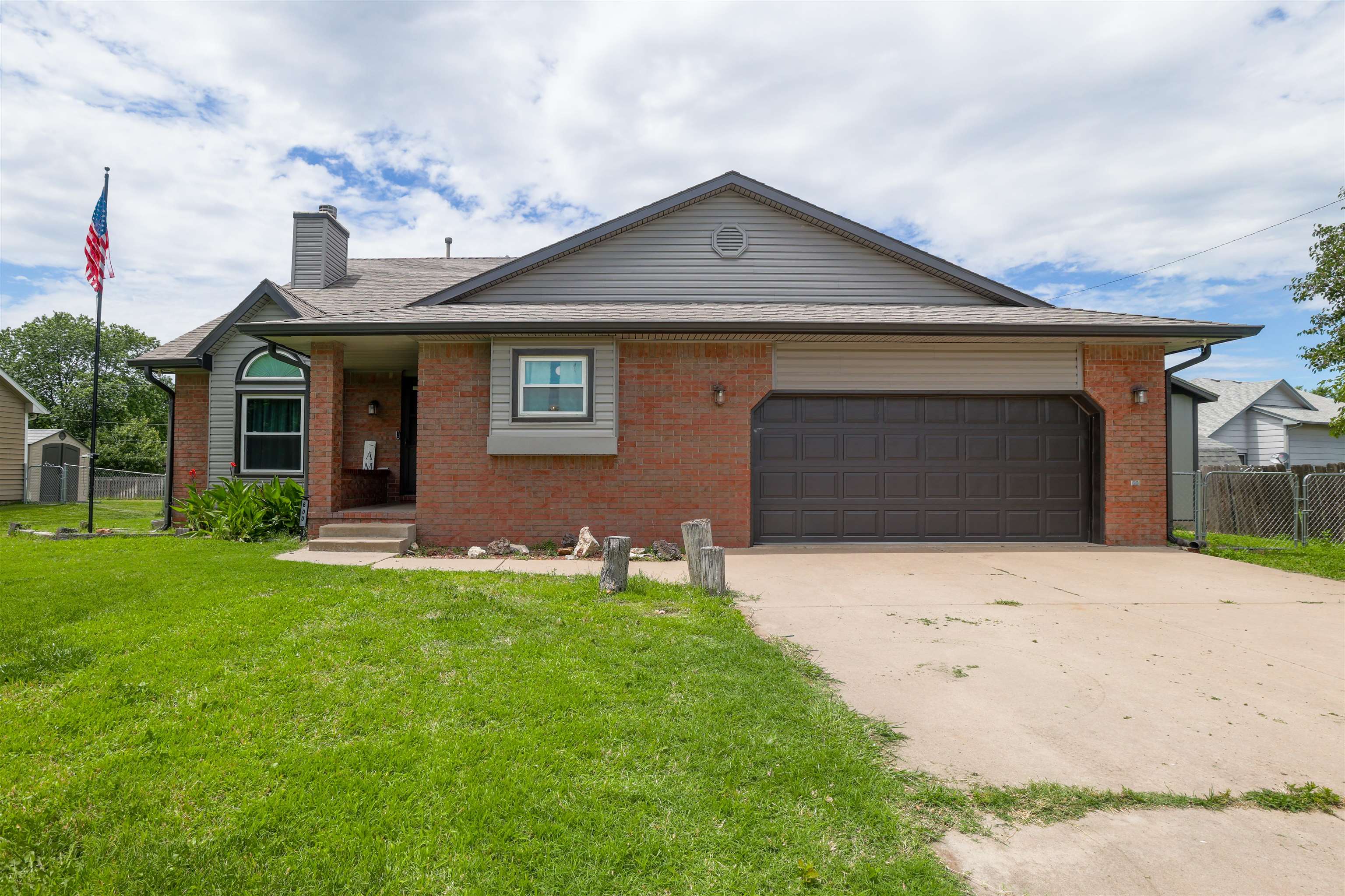 600 E Rolling Hills Property Photo 1