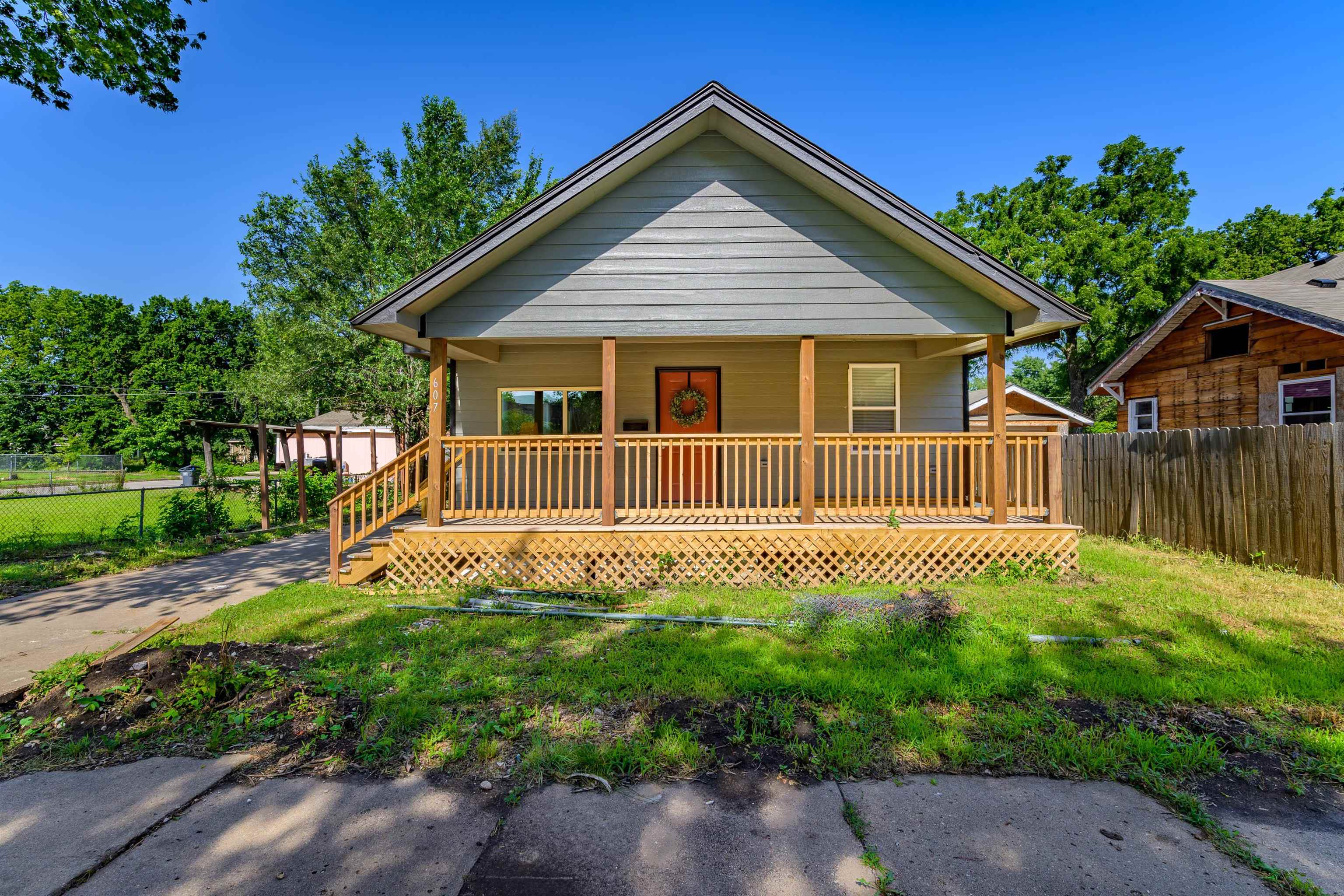 607 N Spruce St Property Photo 5