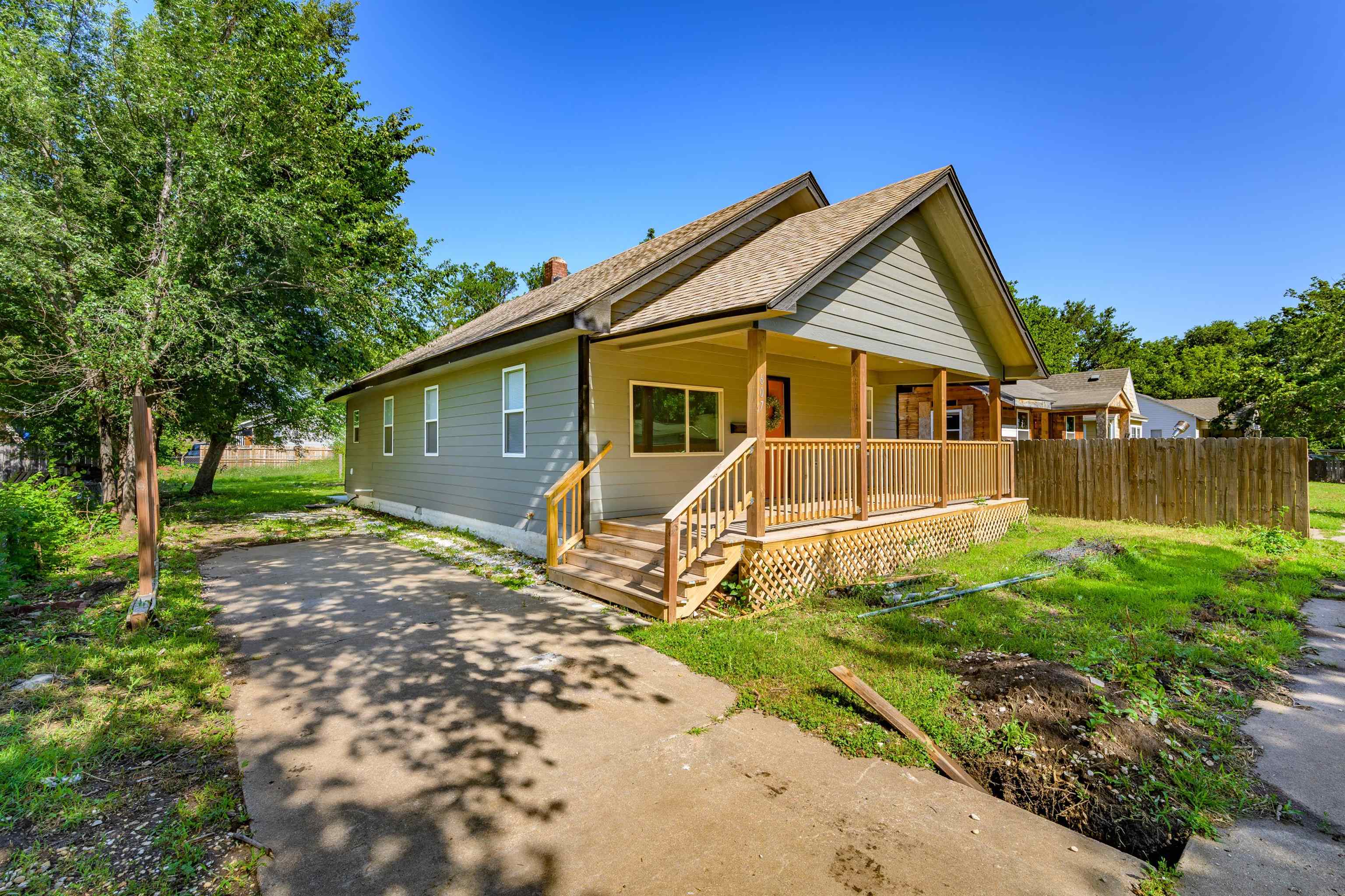 607 N Spruce St Property Photo 6