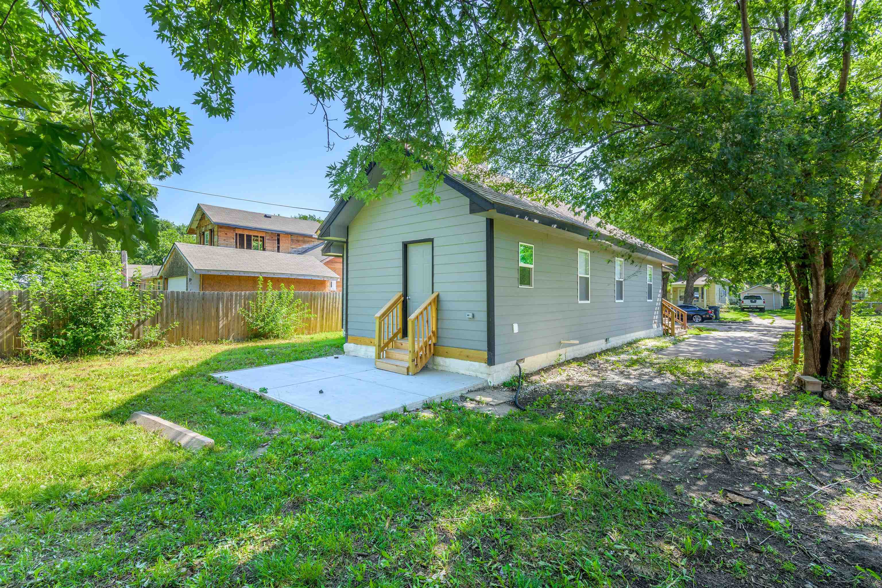 607 N Spruce St Property Photo 12