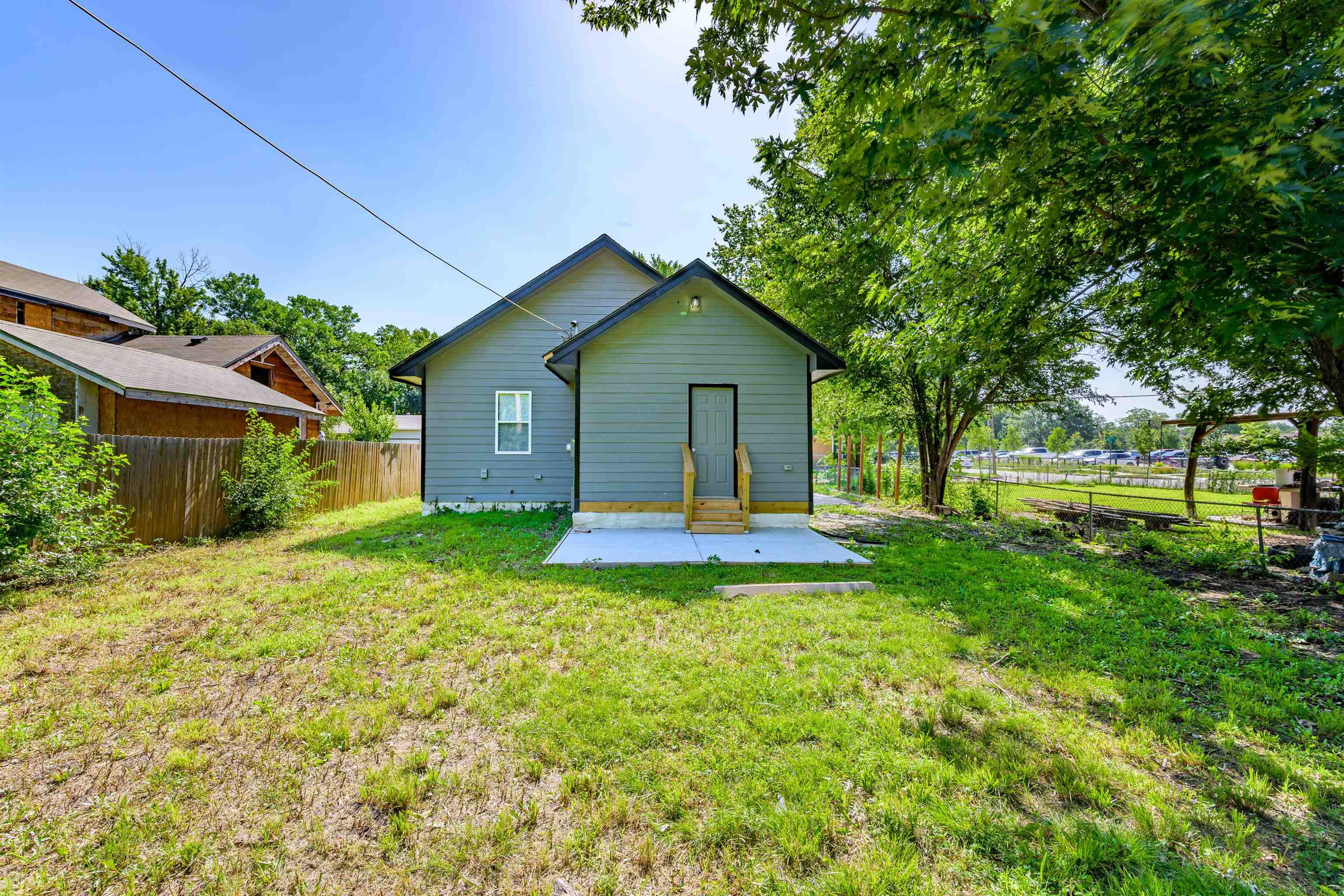 607 N Spruce St Property Photo 13