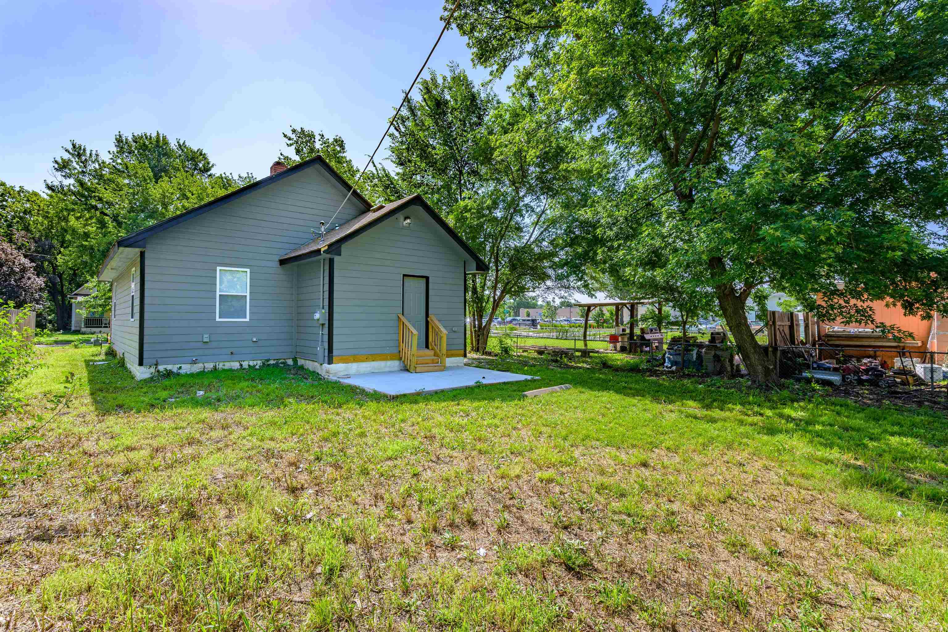 607 N Spruce St Property Photo 15