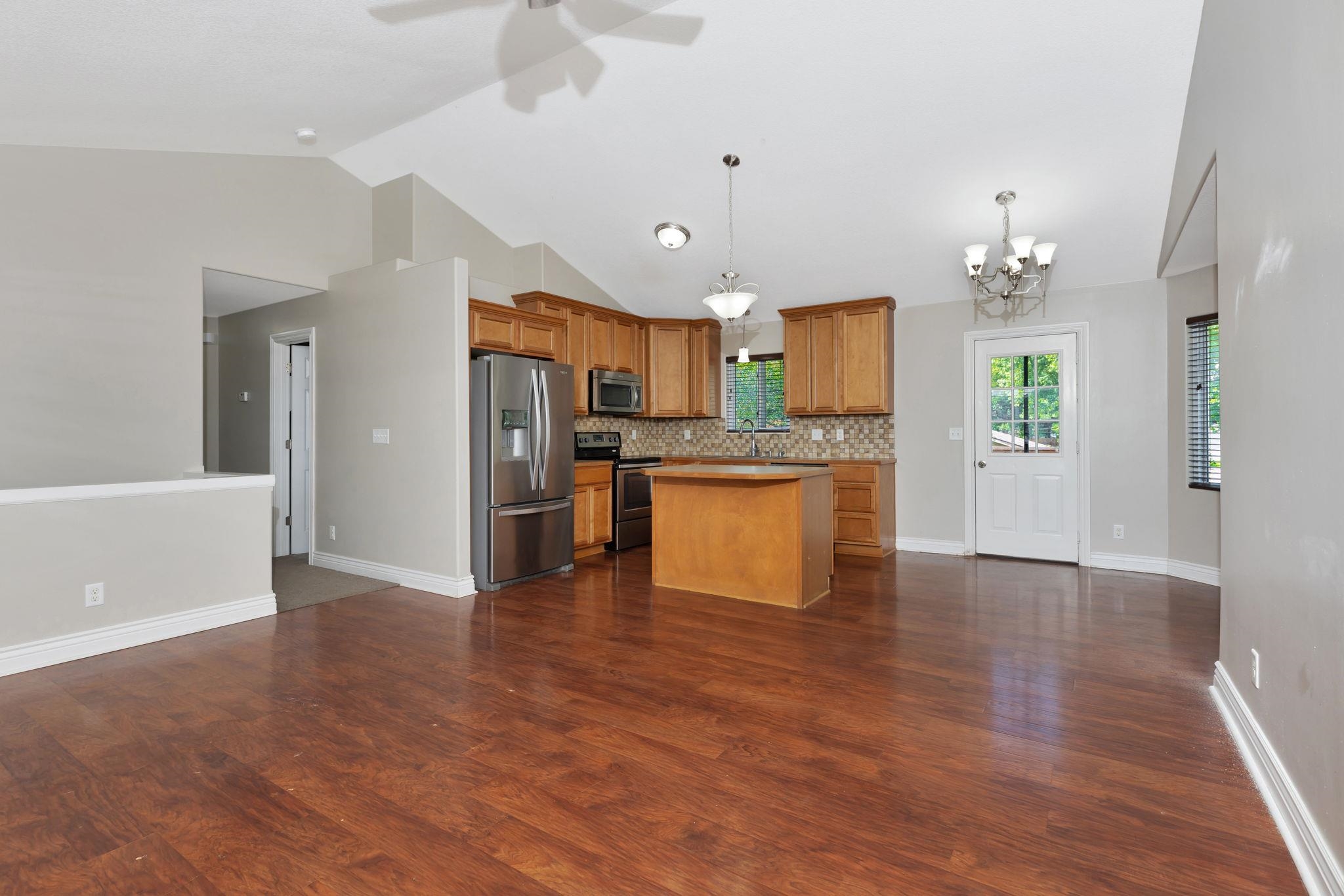 1306 E Mona St Property Photo 4