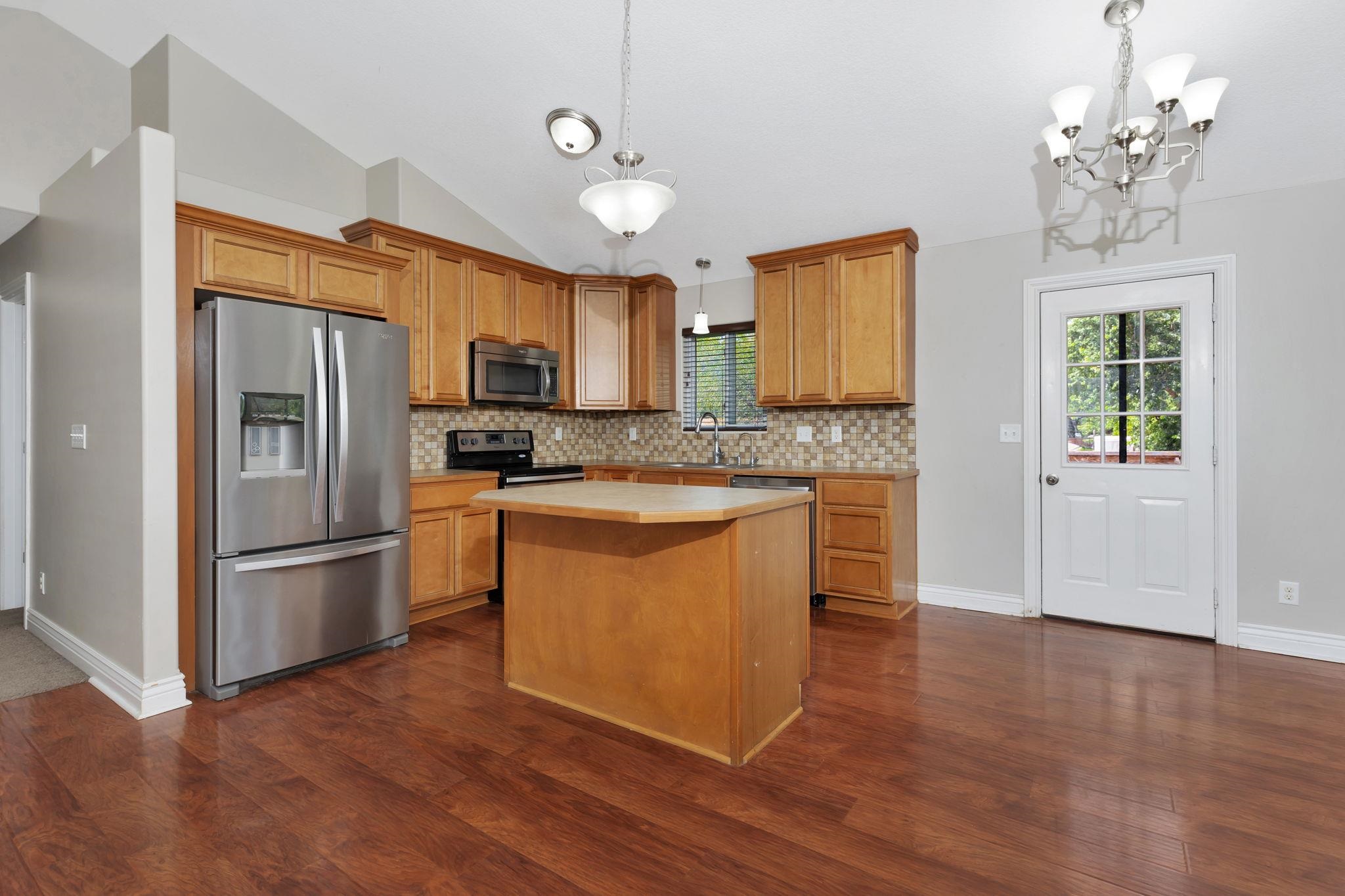 1306 E Mona St Property Photo 5