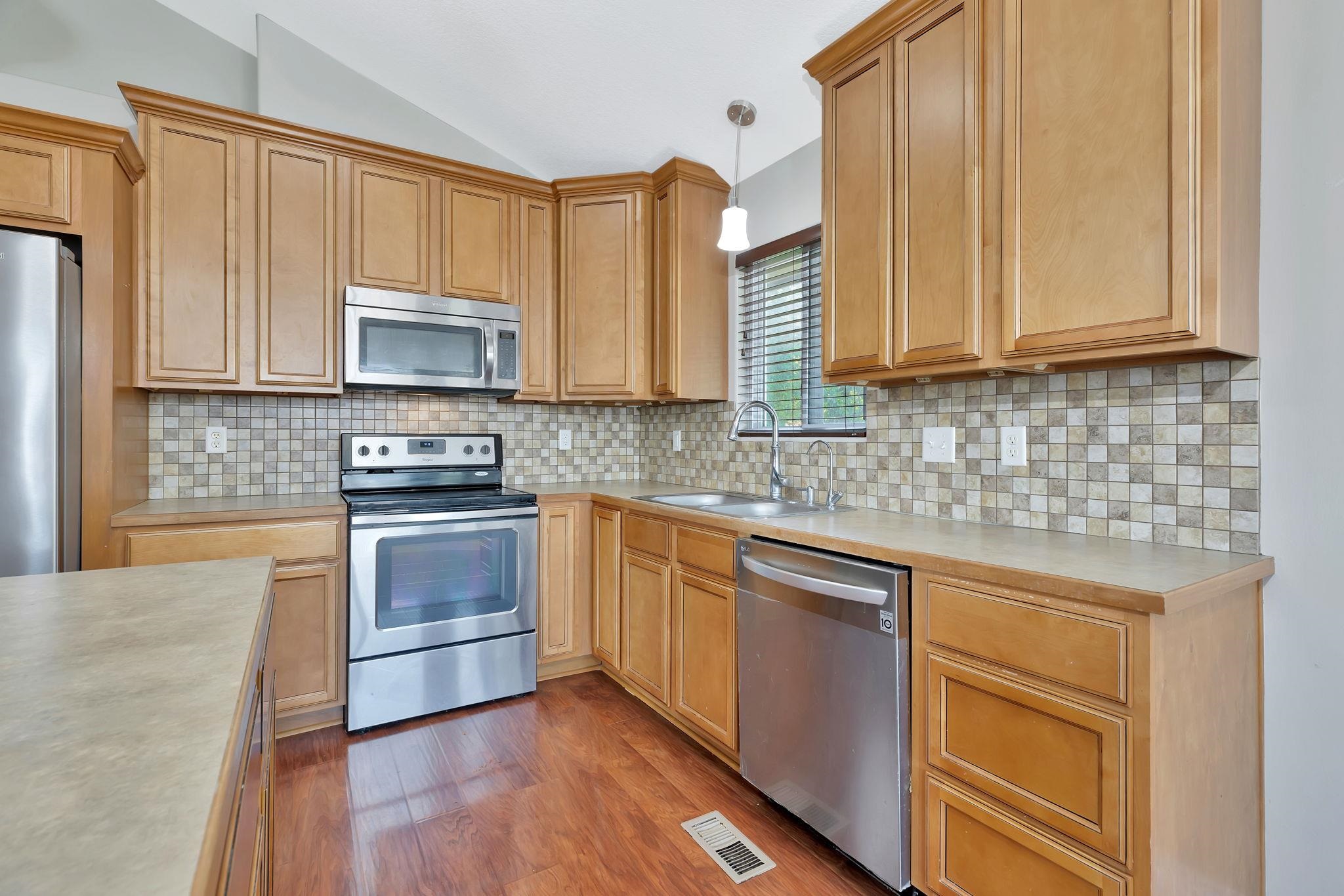 1306 E Mona St Property Photo 9