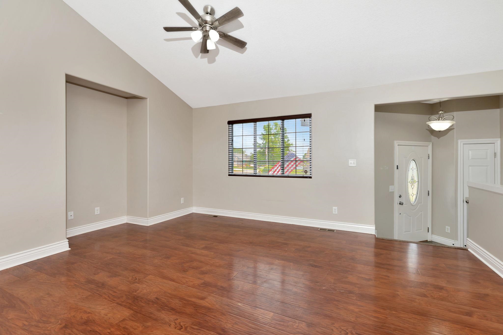 1306 E Mona St Property Photo 10