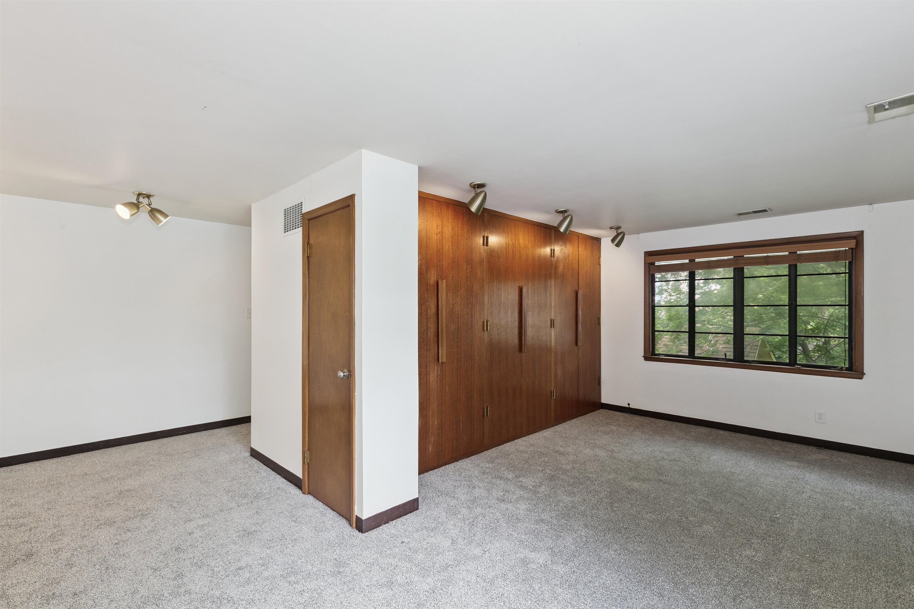 735 N Cliff Dr Property Photo 14
