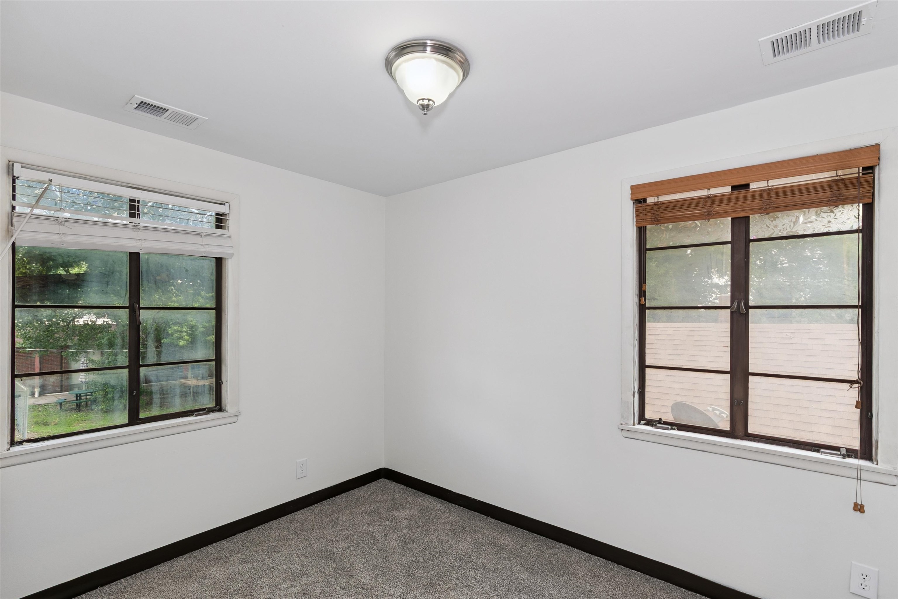 735 N Cliff Dr Property Photo 17