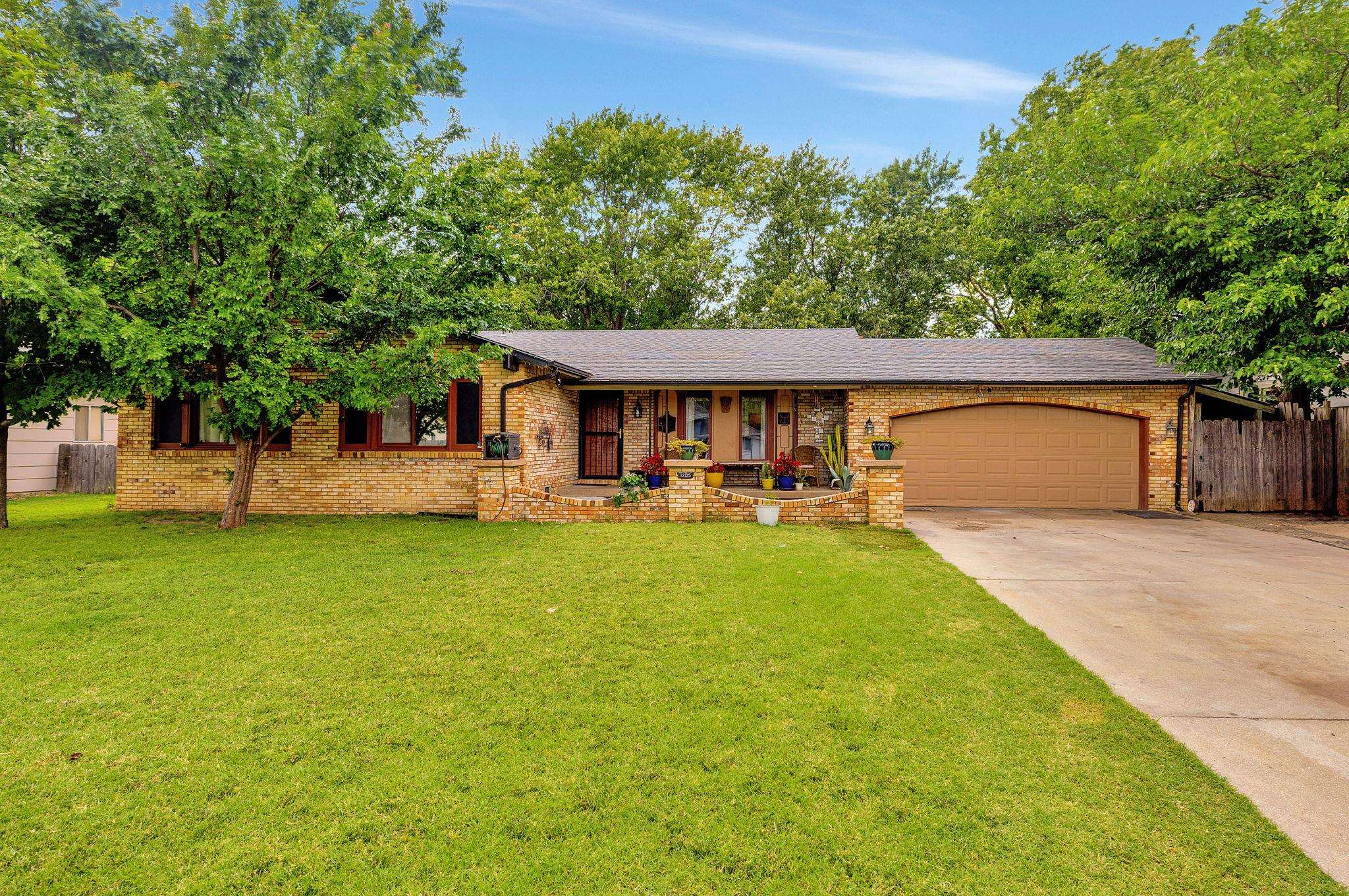 1205 S Governeour Rd Property Photo 1