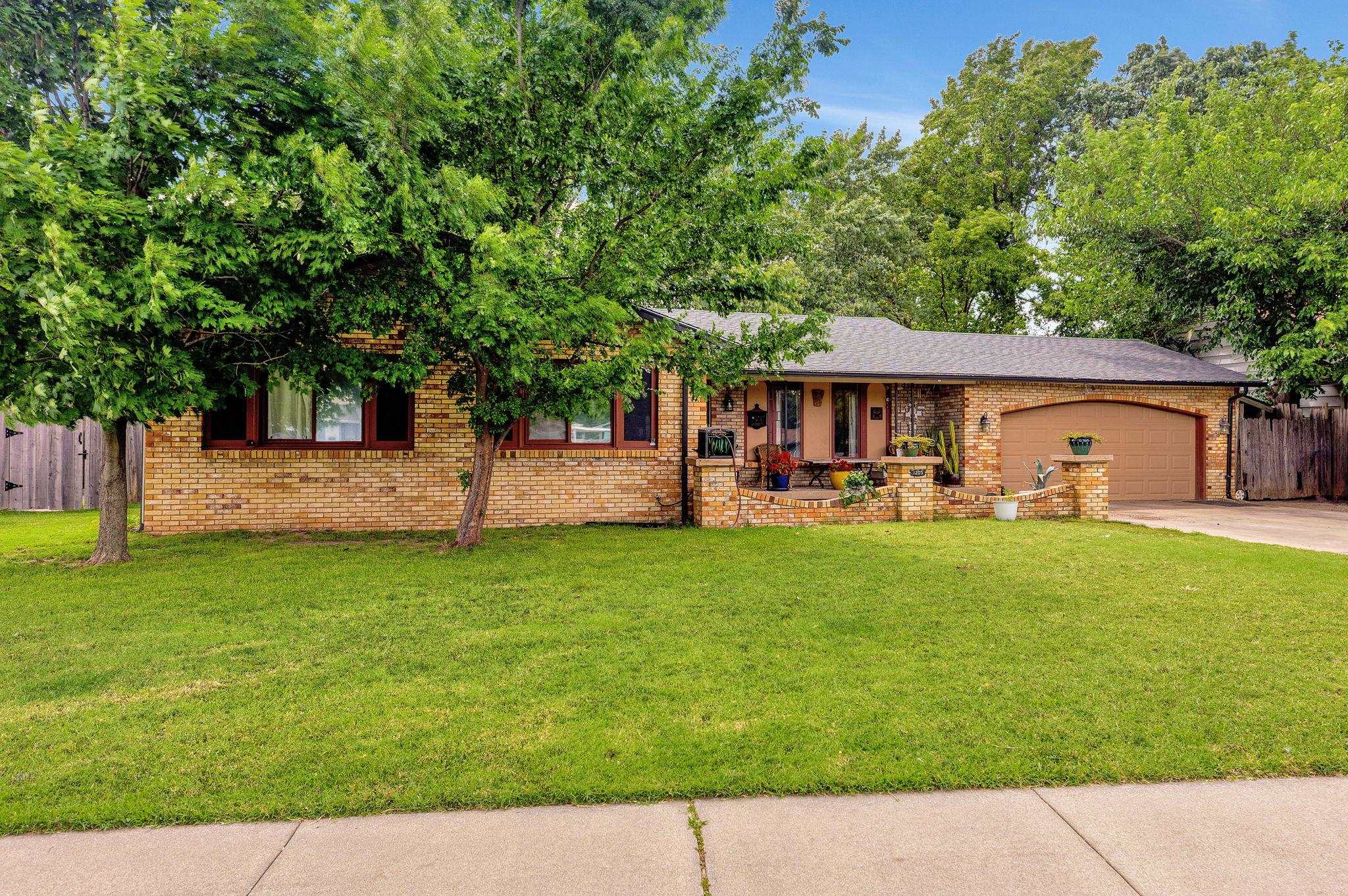 1205 S Governeour Rd Property Photo 4
