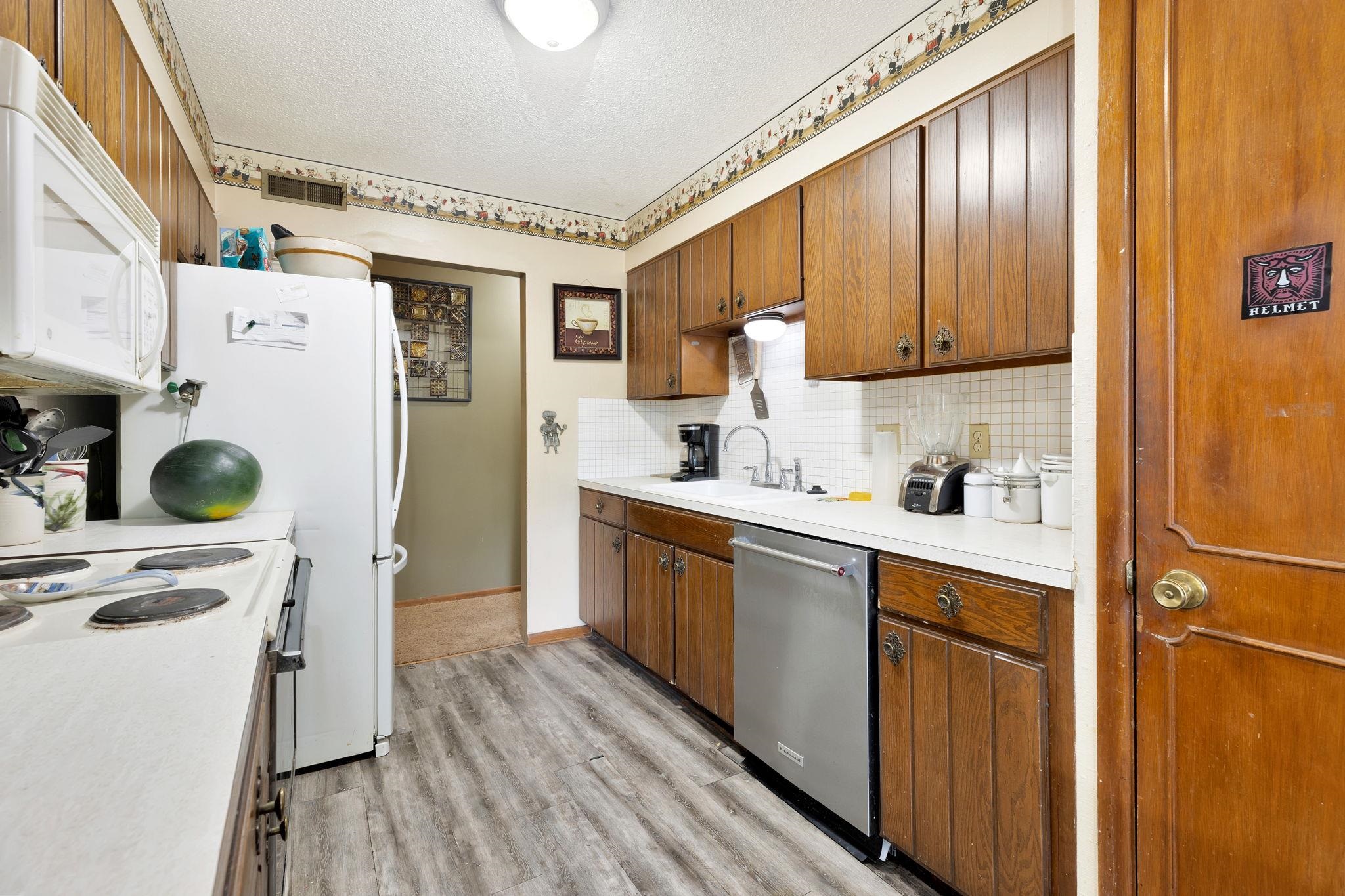 1205 S Governeour Rd Property Photo 17