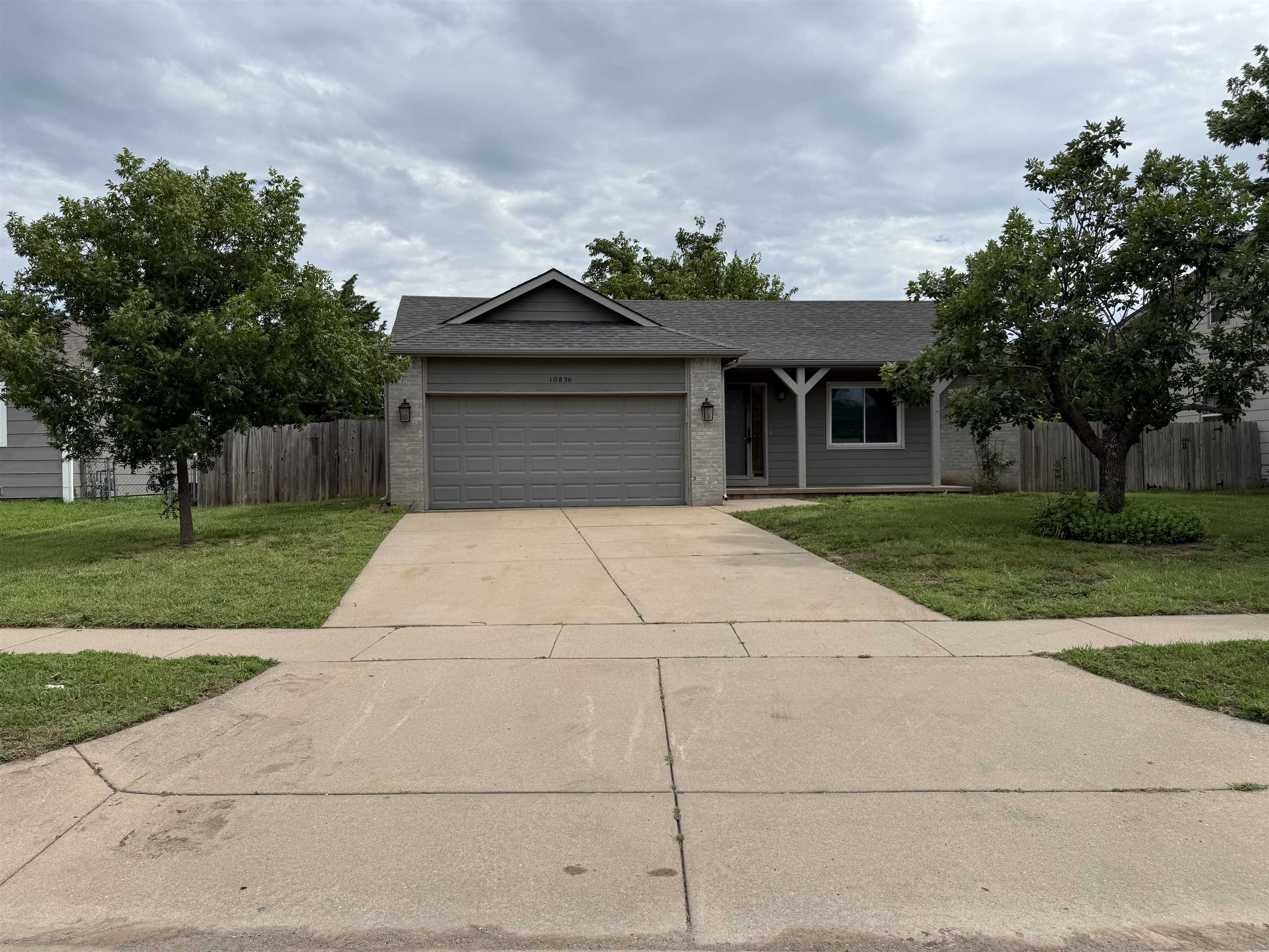 10836 W Jewell St Property Photo 1