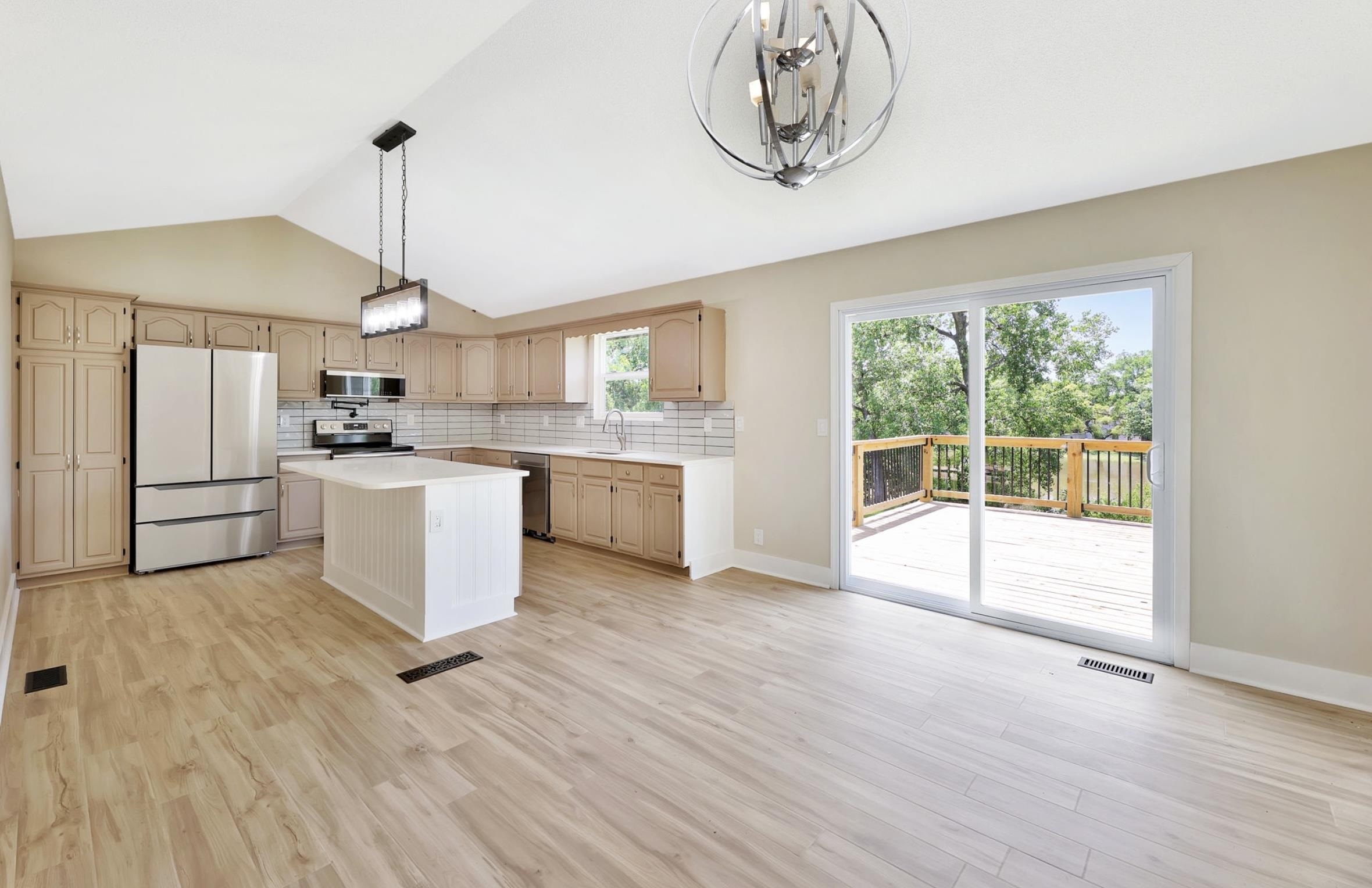 21029 W Tower Lakes Cir. Property Photo 4