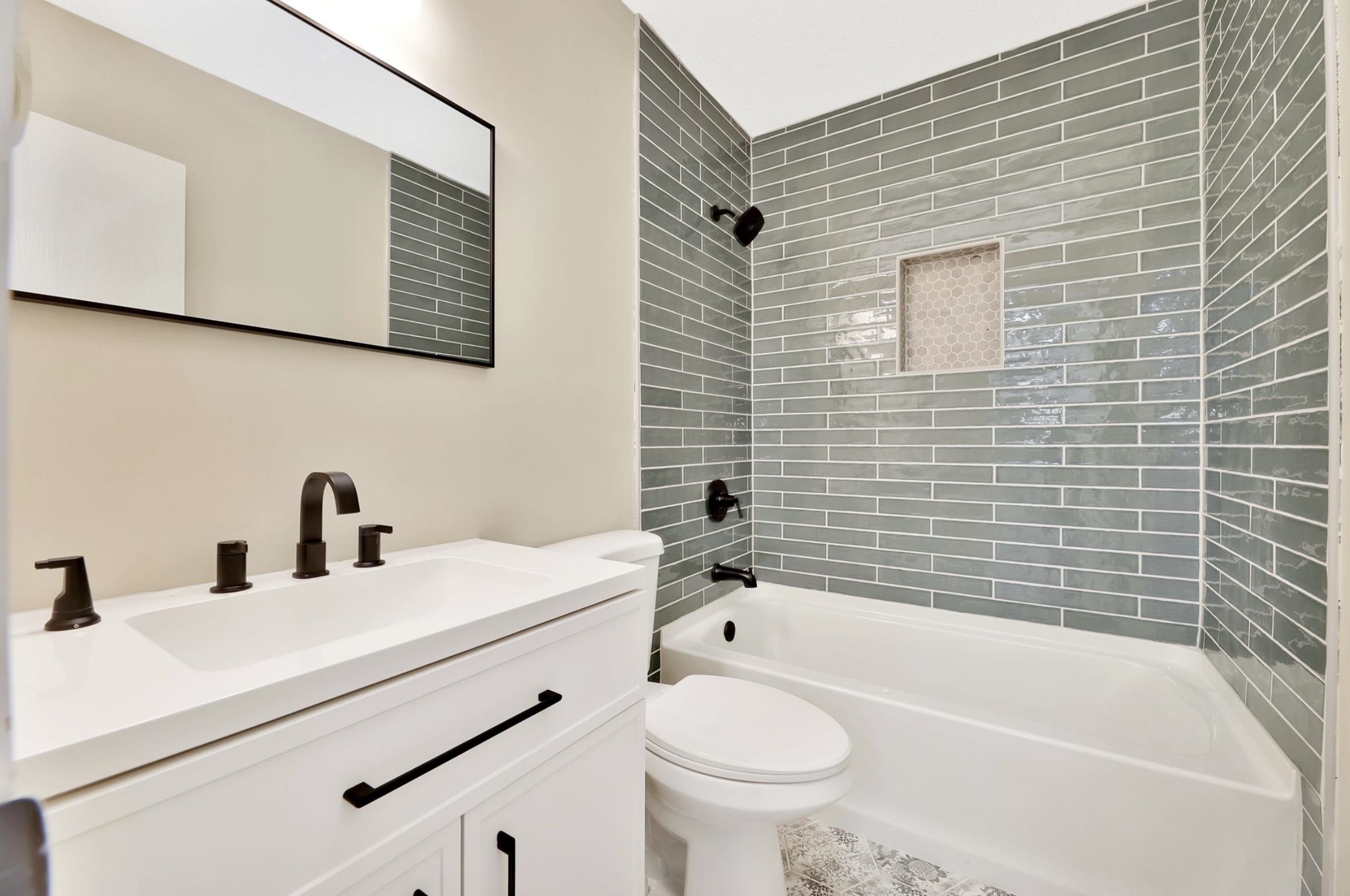21029 W Tower Lakes Cir. Property Photo 16