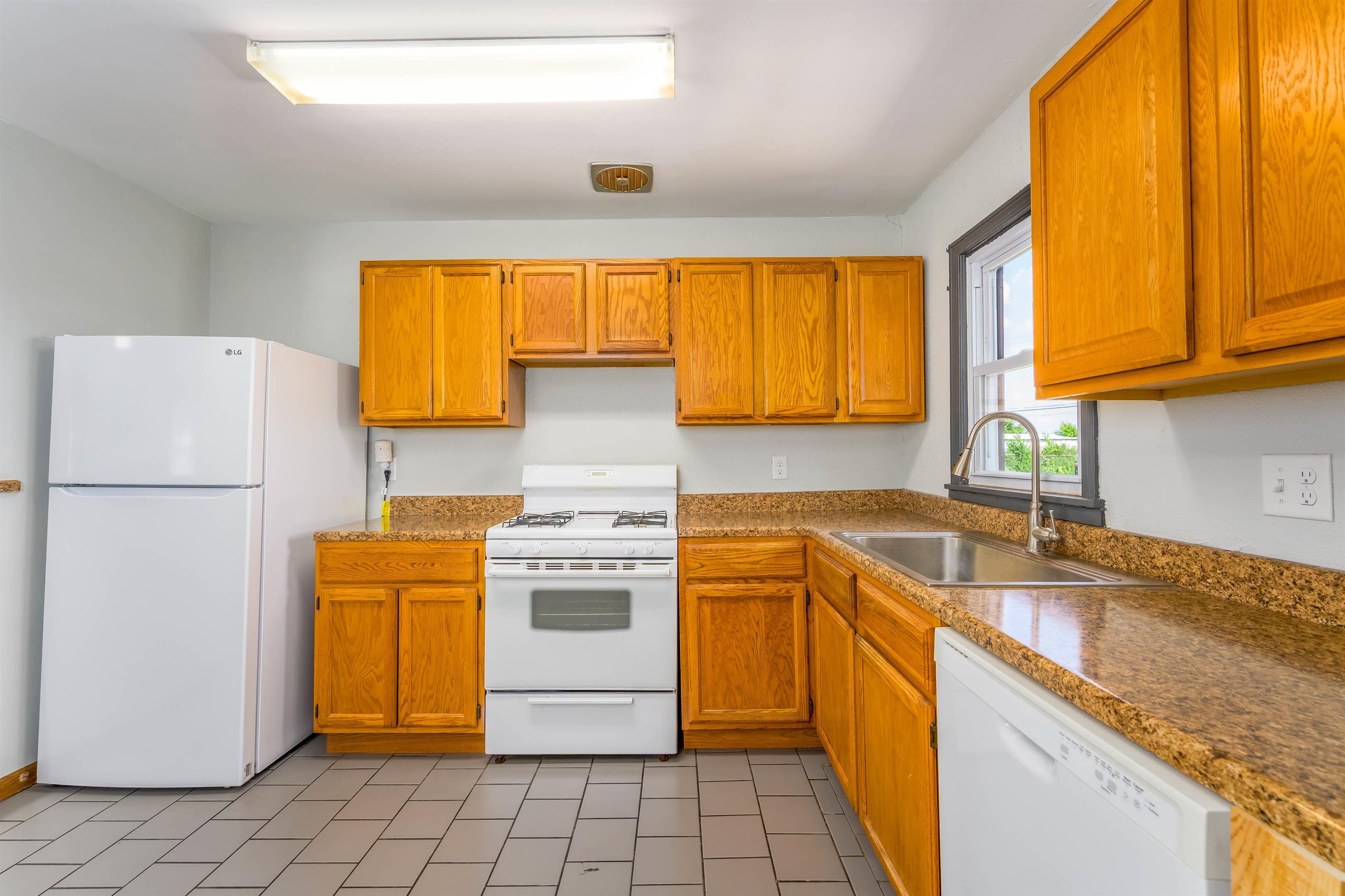131 W Grover Ave Property Photo 18