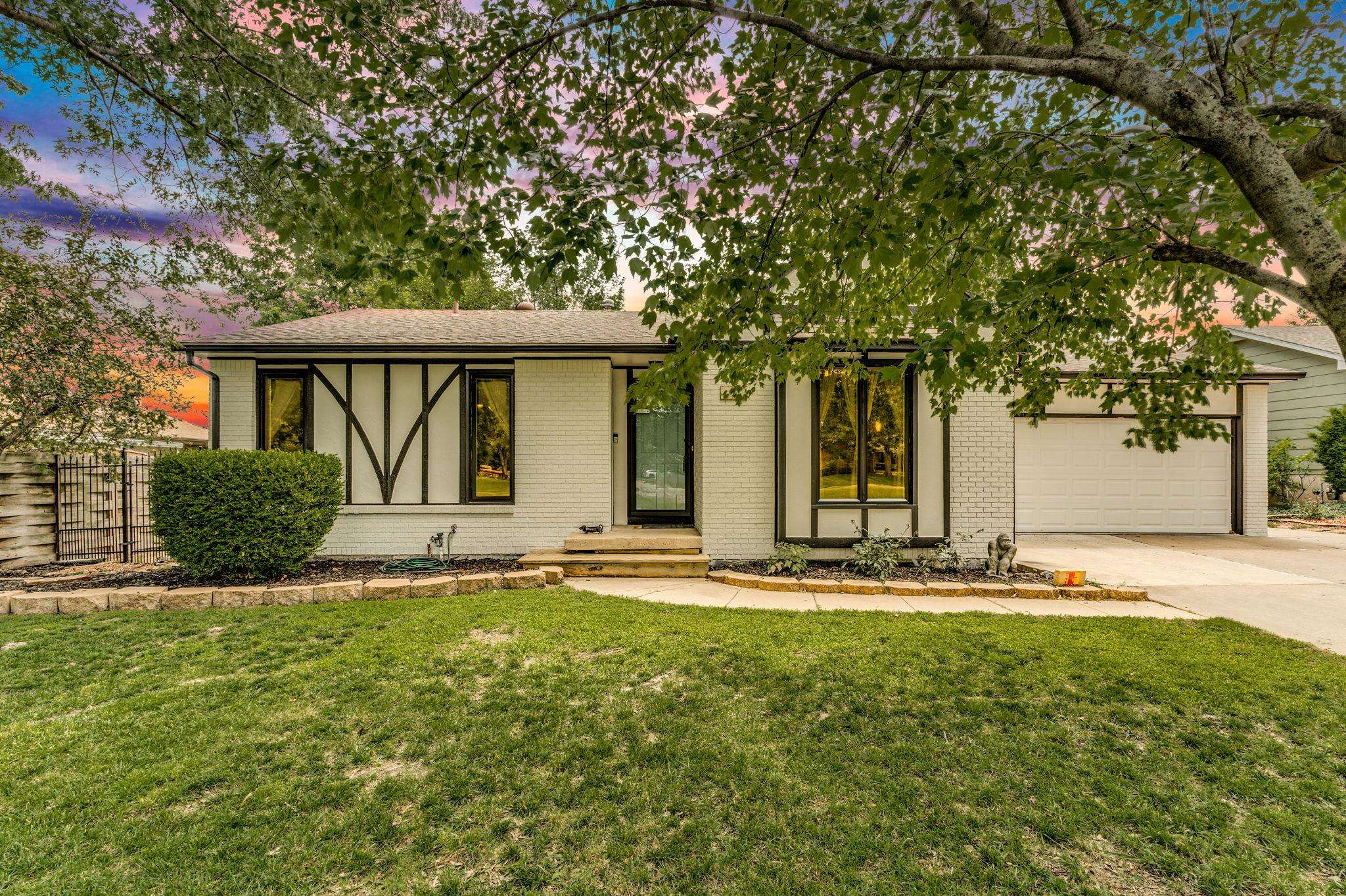 7311 W Suncrest Property Photo 1