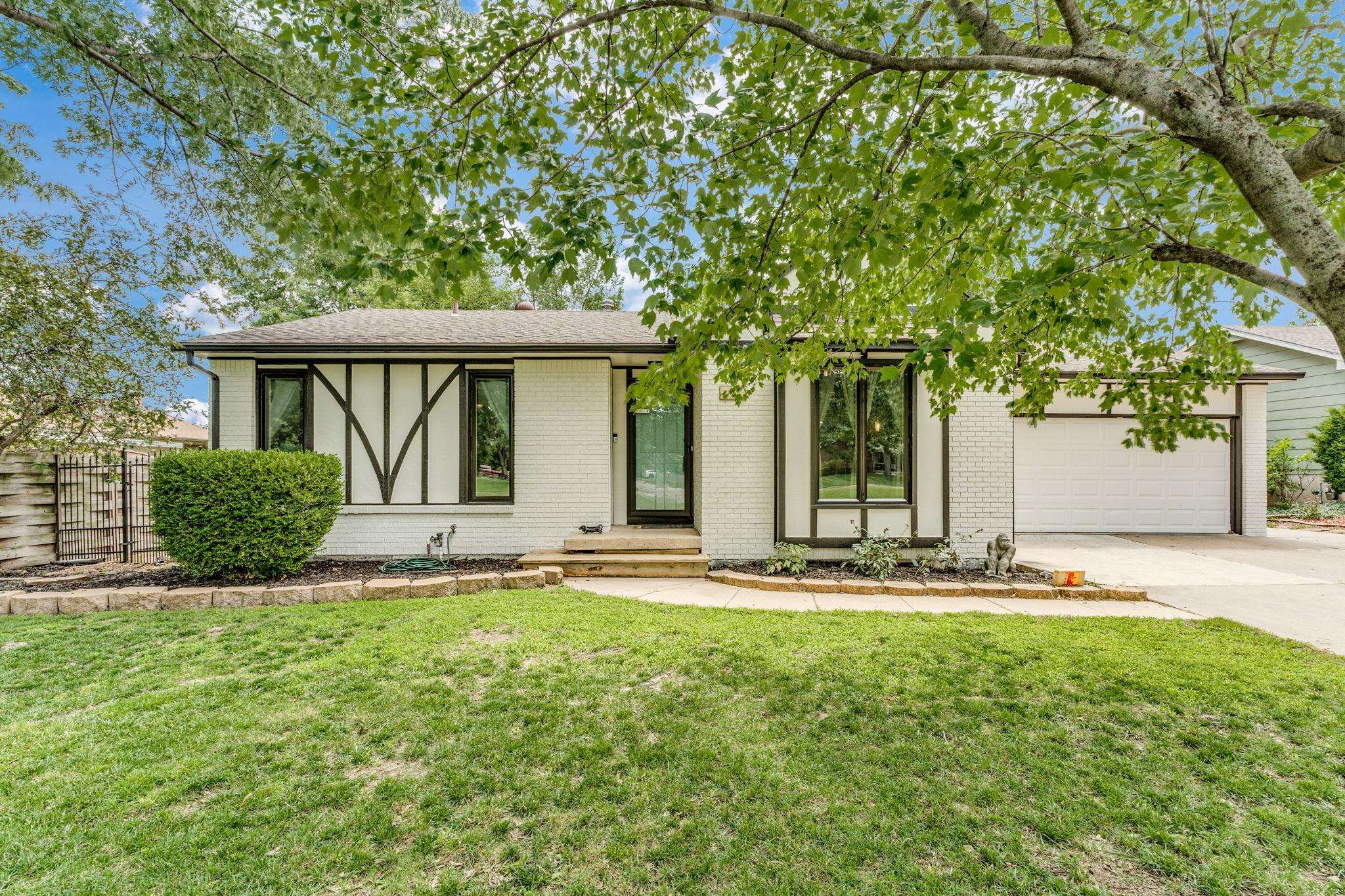 7311 W Suncrest Property Photo 2