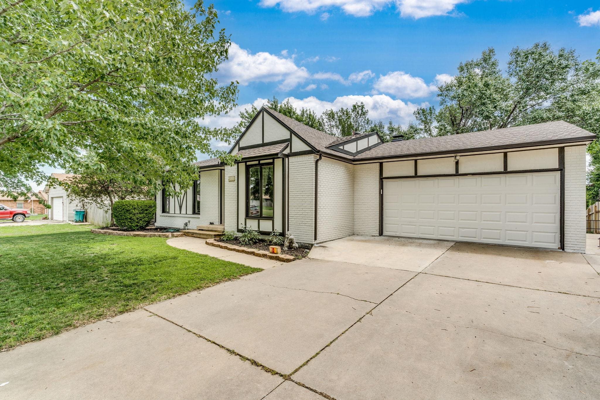 7311 W Suncrest Property Photo 3