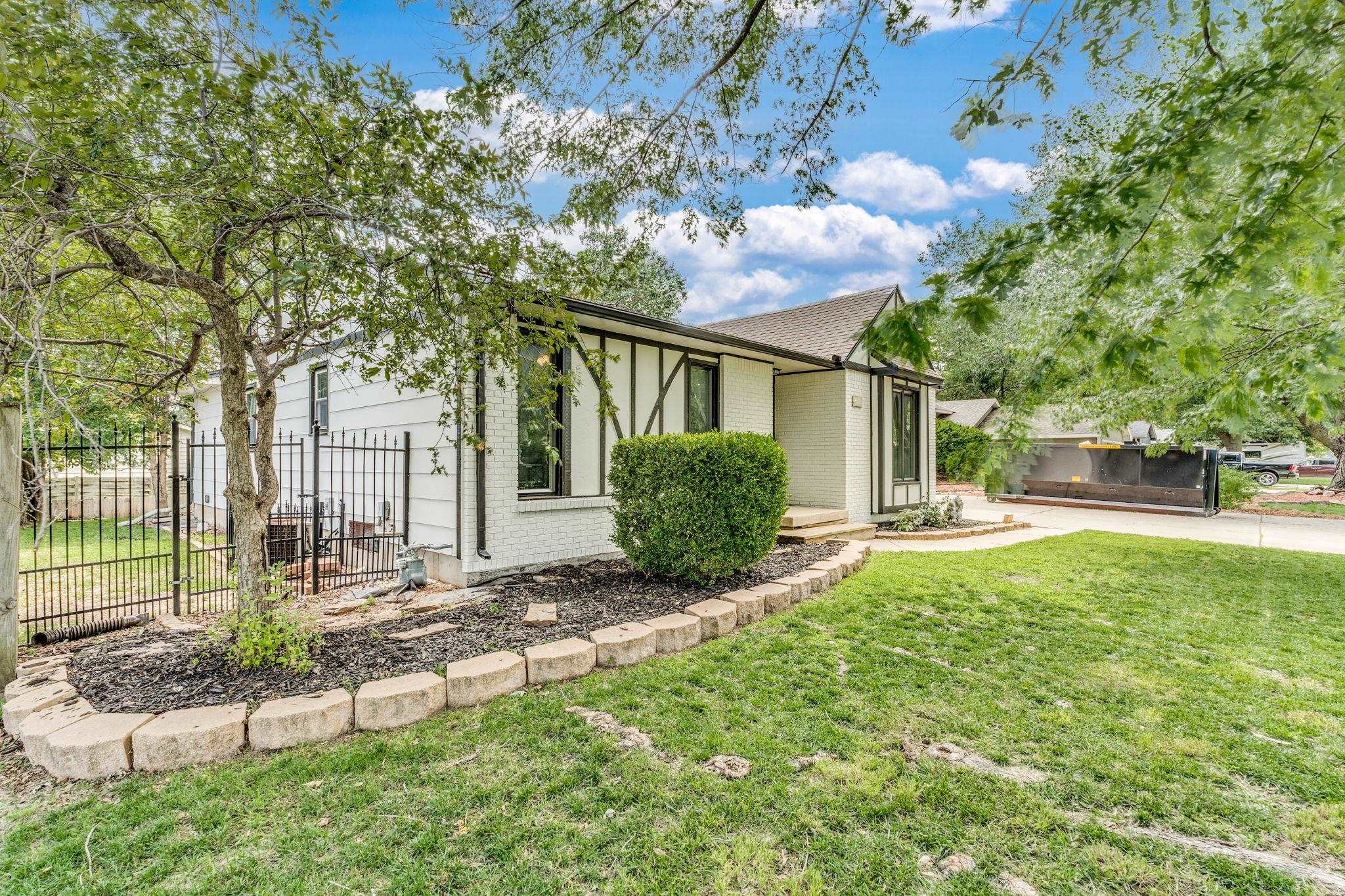 7311 W Suncrest Property Photo 4