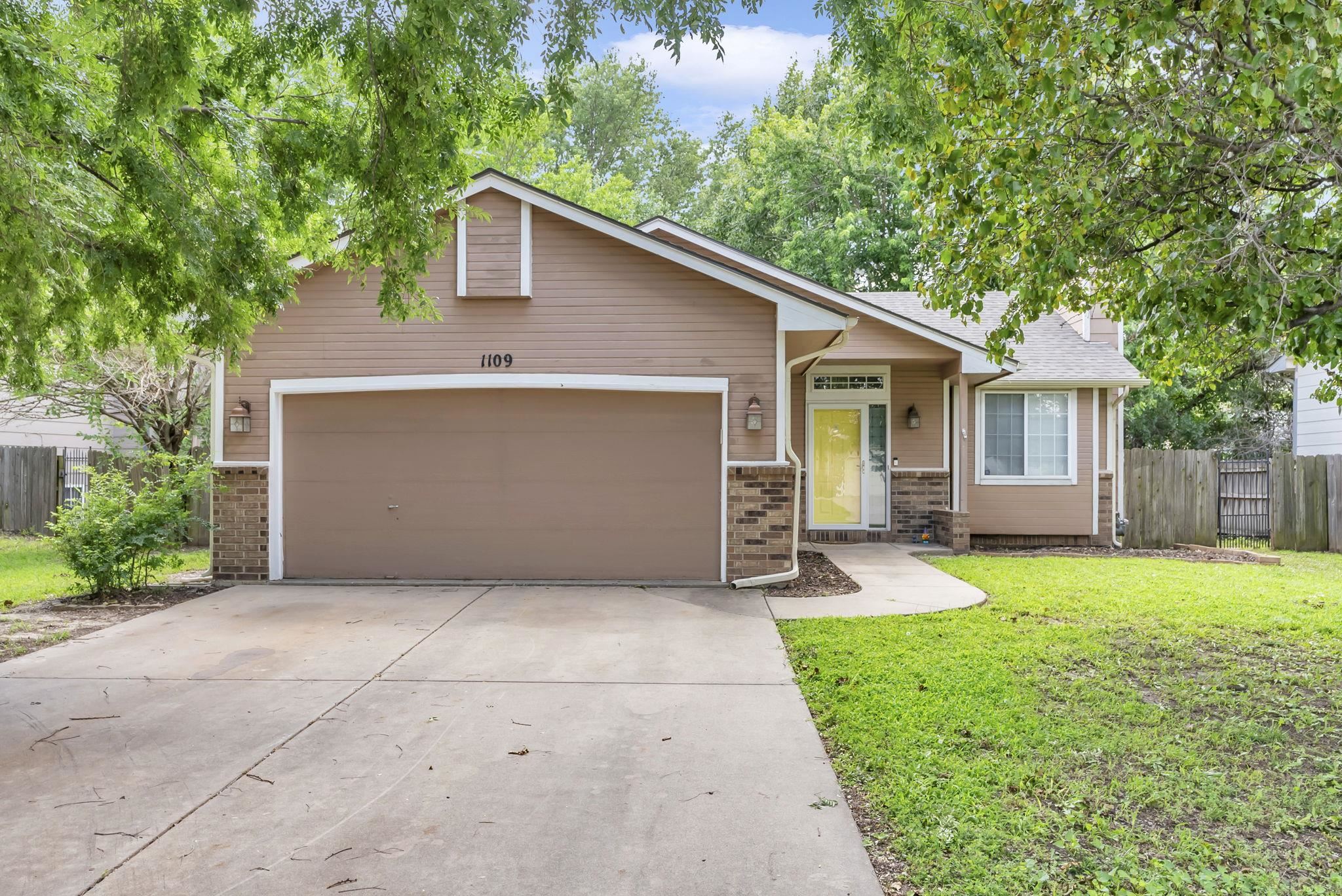 1109 N Lark Ln Property Photo 1