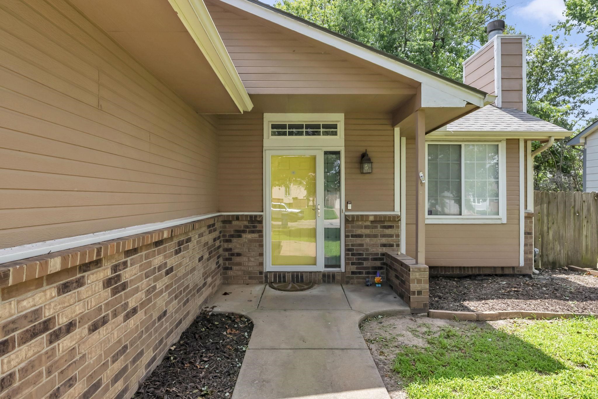 1109 N Lark Ln Property Photo 4