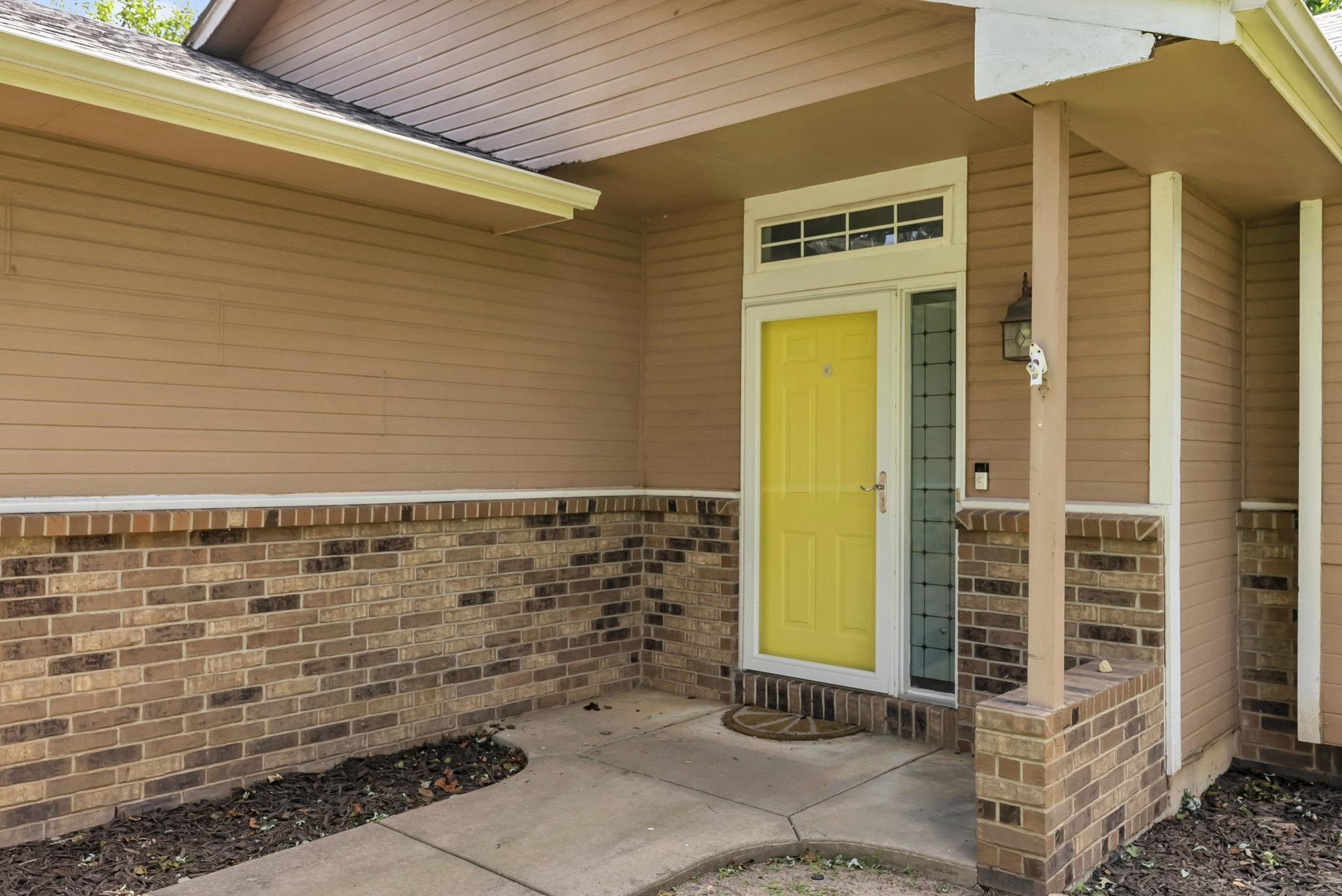 1109 N Lark Ln Property Photo 5