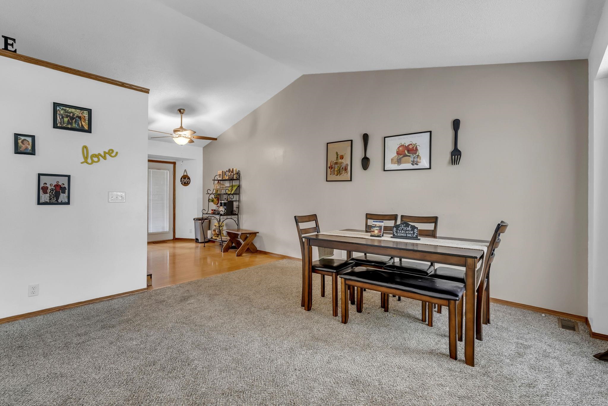 1109 N Lark Ln Property Photo 6