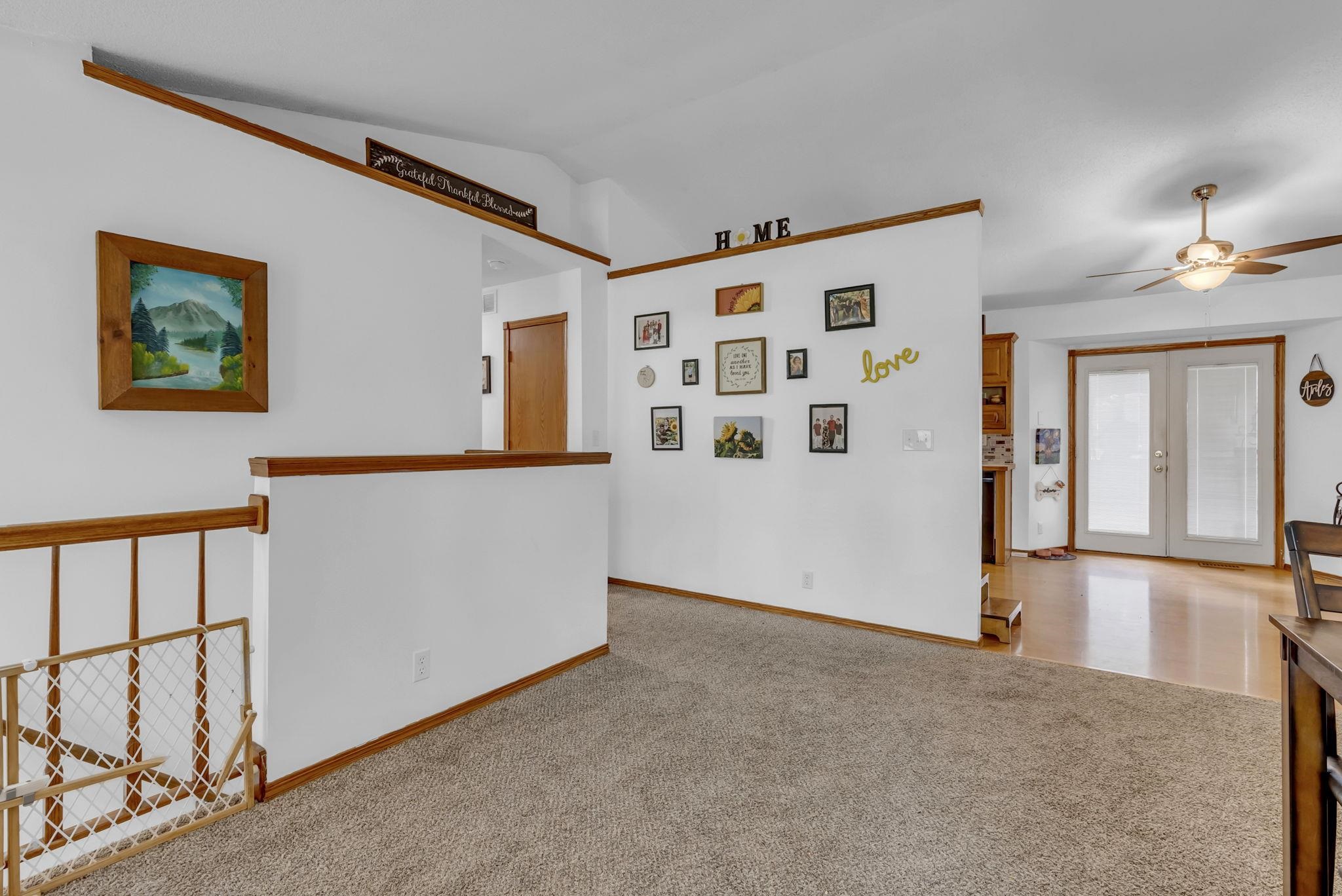 1109 N Lark Ln Property Photo 7