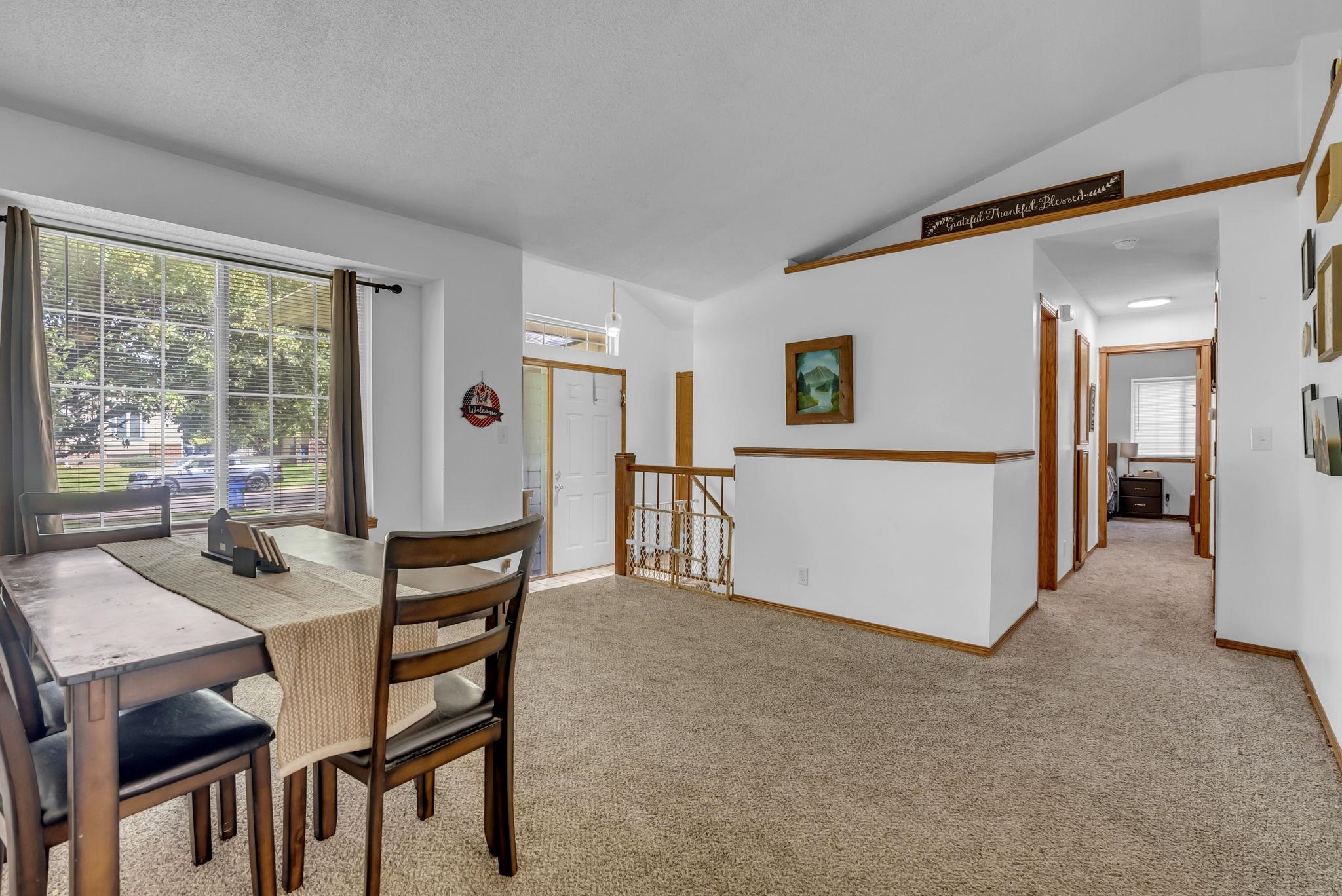 1109 N Lark Ln Property Photo 8