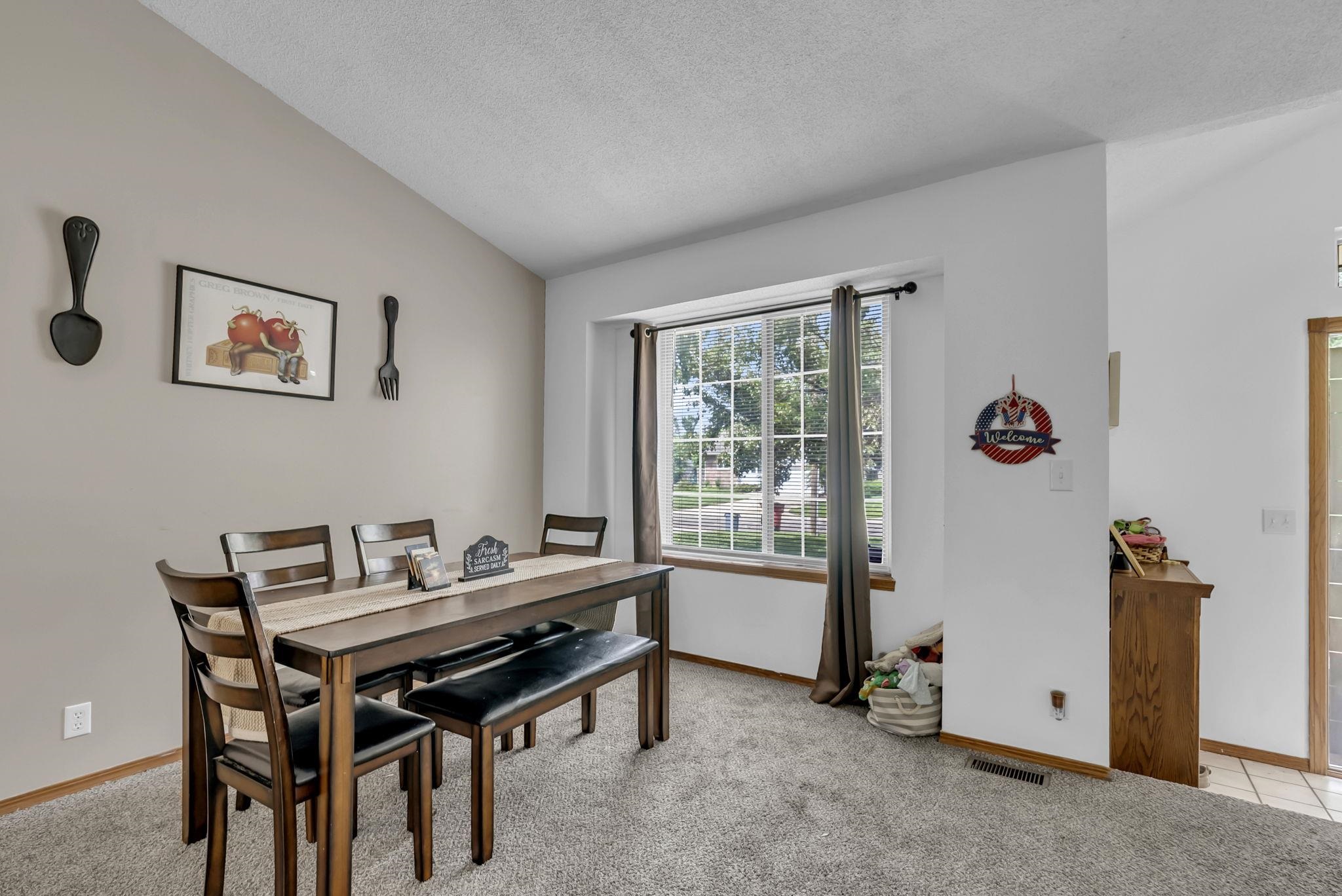 1109 N Lark Ln Property Photo 9