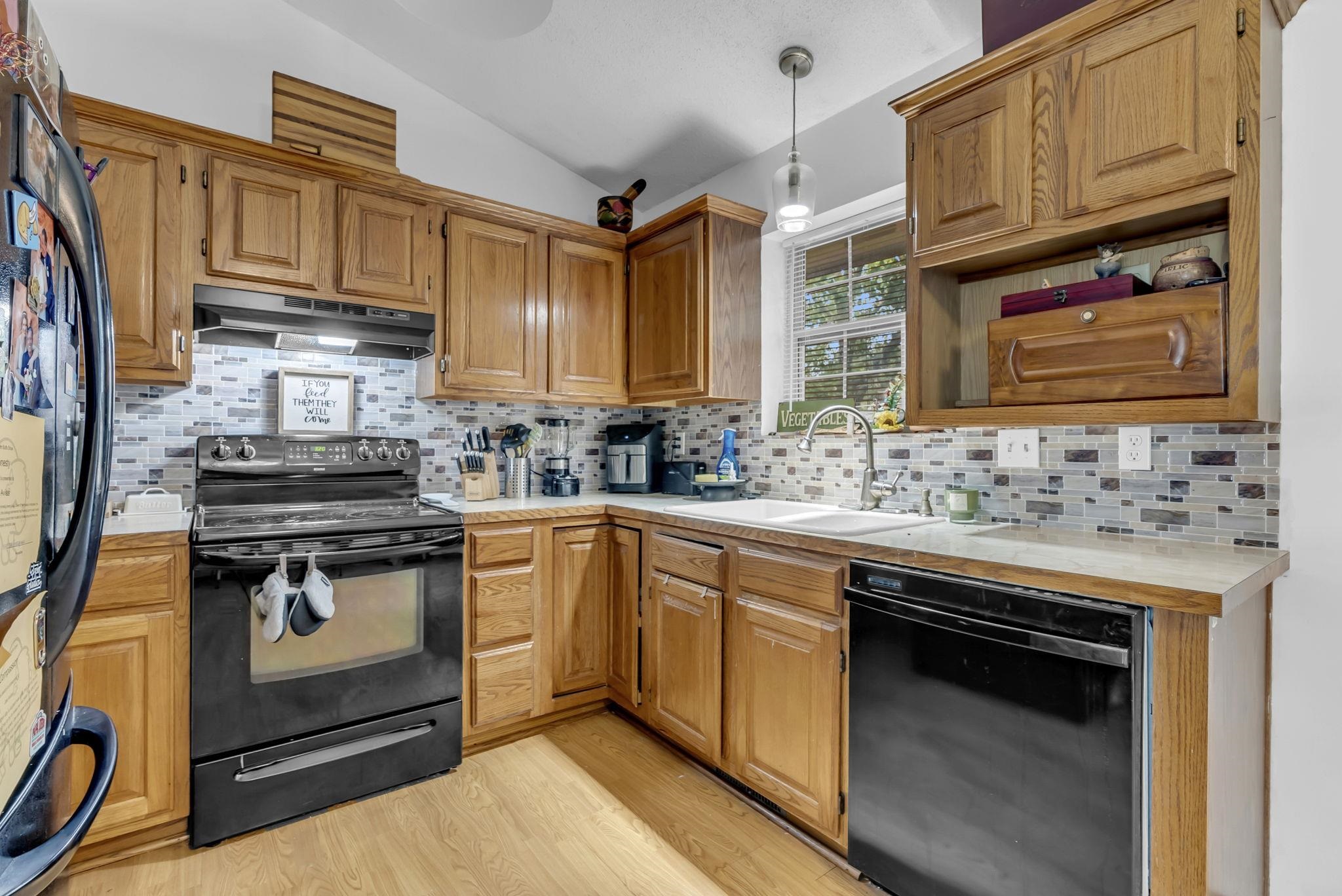 1109 N Lark Ln Property Photo 13