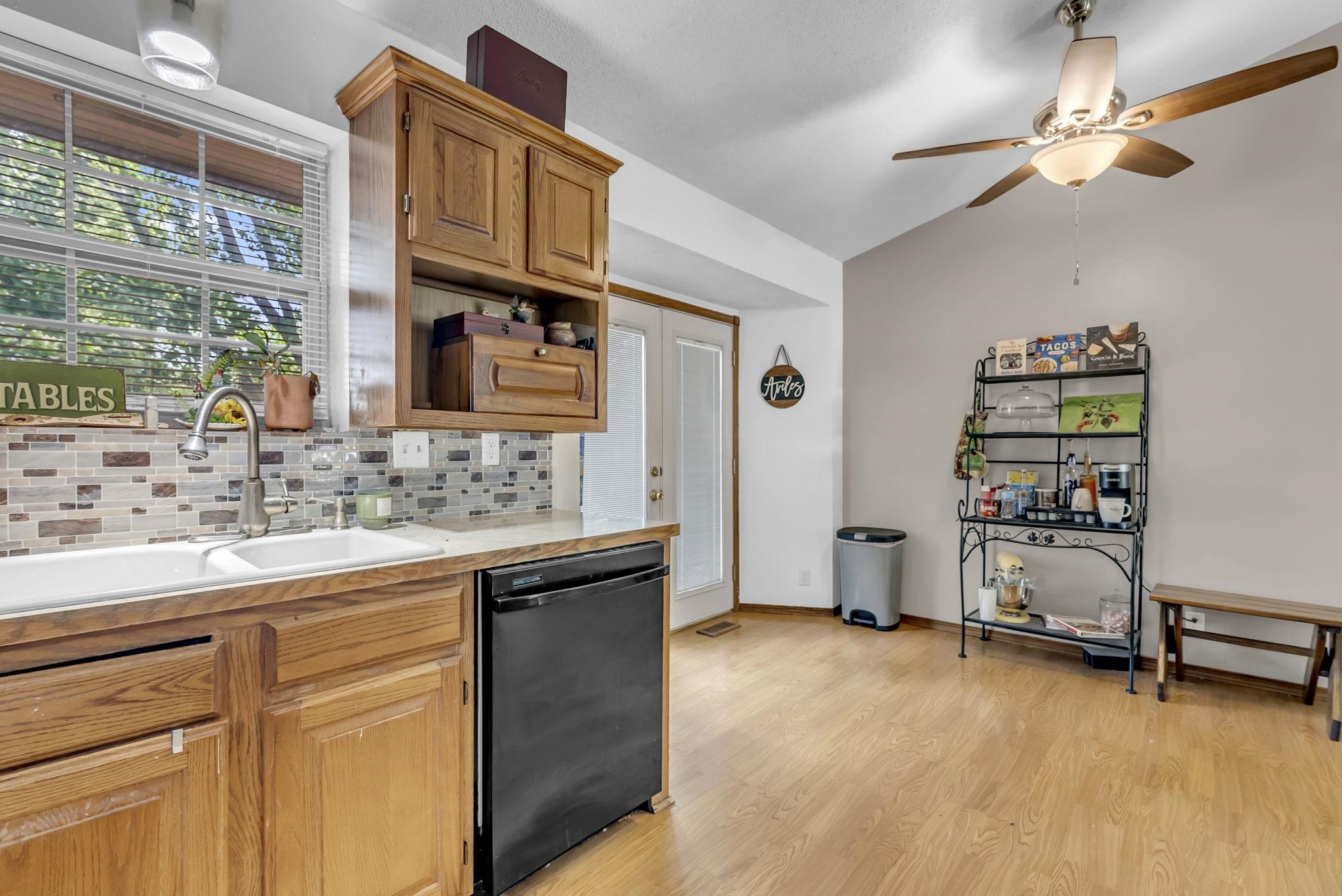 1109 N Lark Ln Property Photo 14