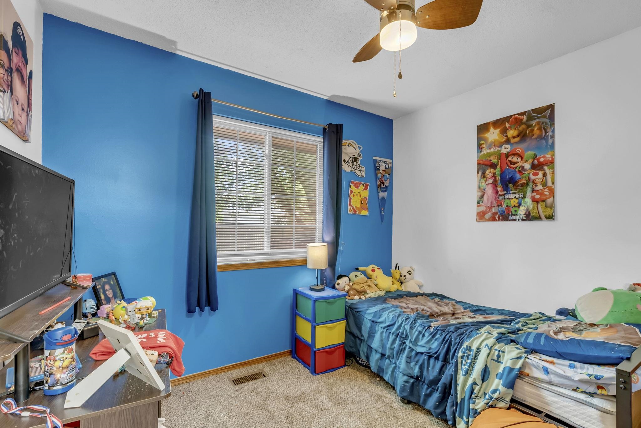 1109 N Lark Ln Property Photo 19