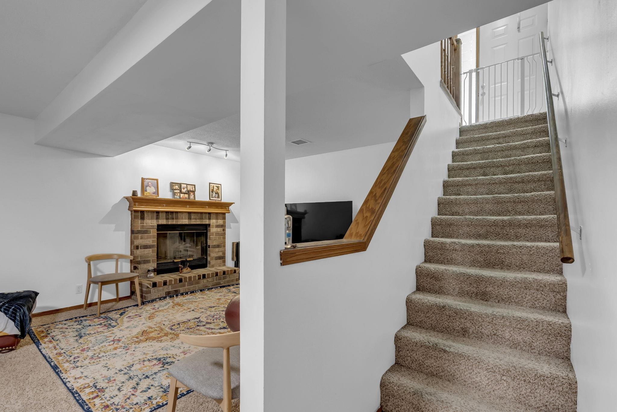 1109 N Lark Ln Property Photo 21