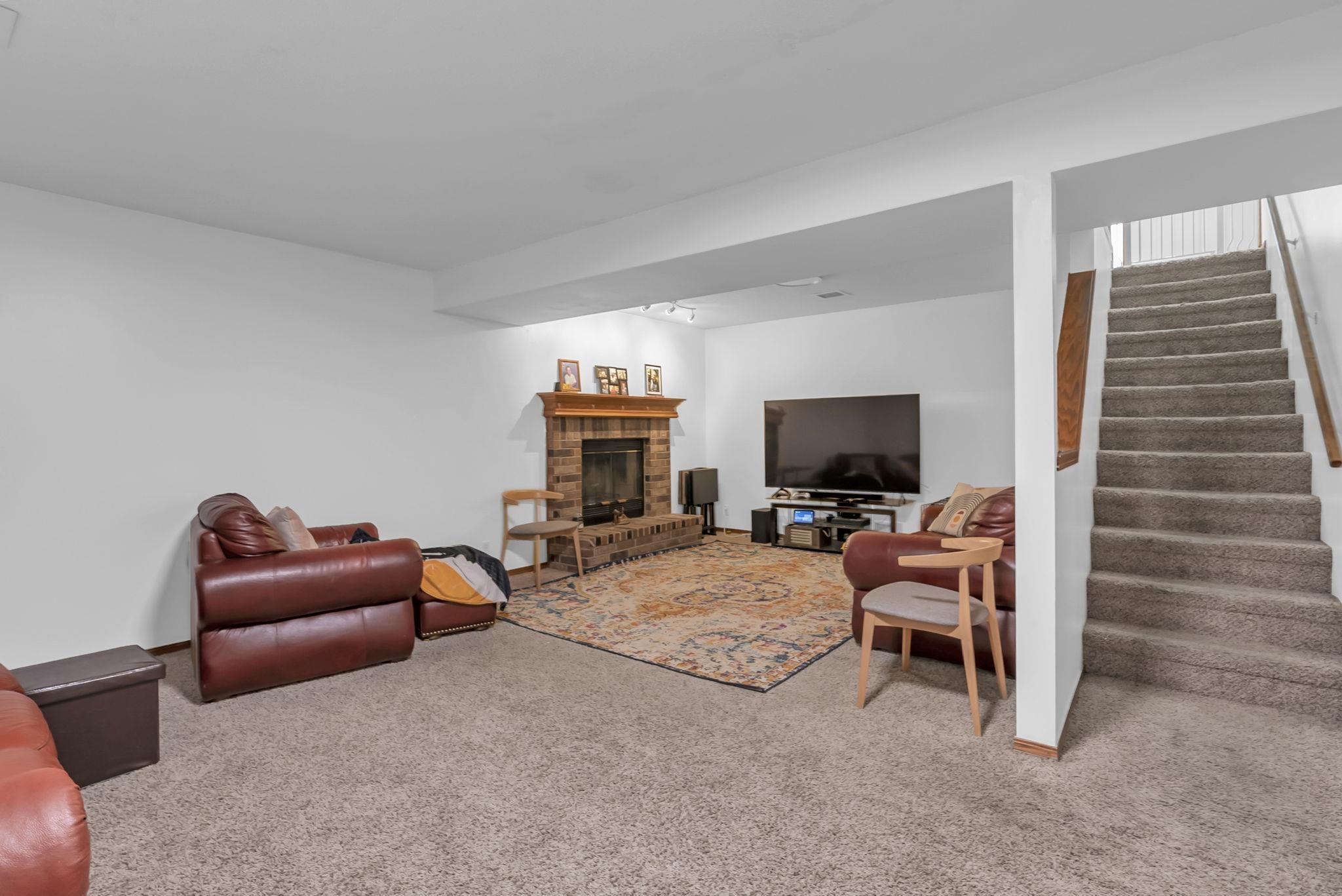 1109 N Lark Ln Property Photo 22