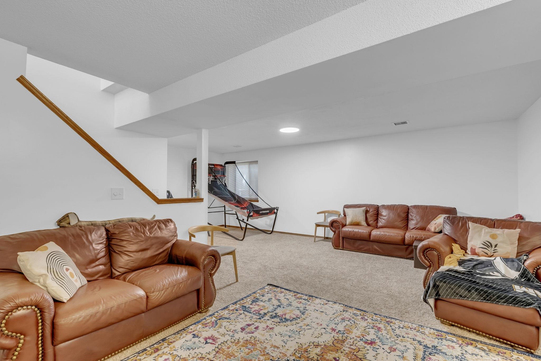 1109 N Lark Ln Property Photo 24