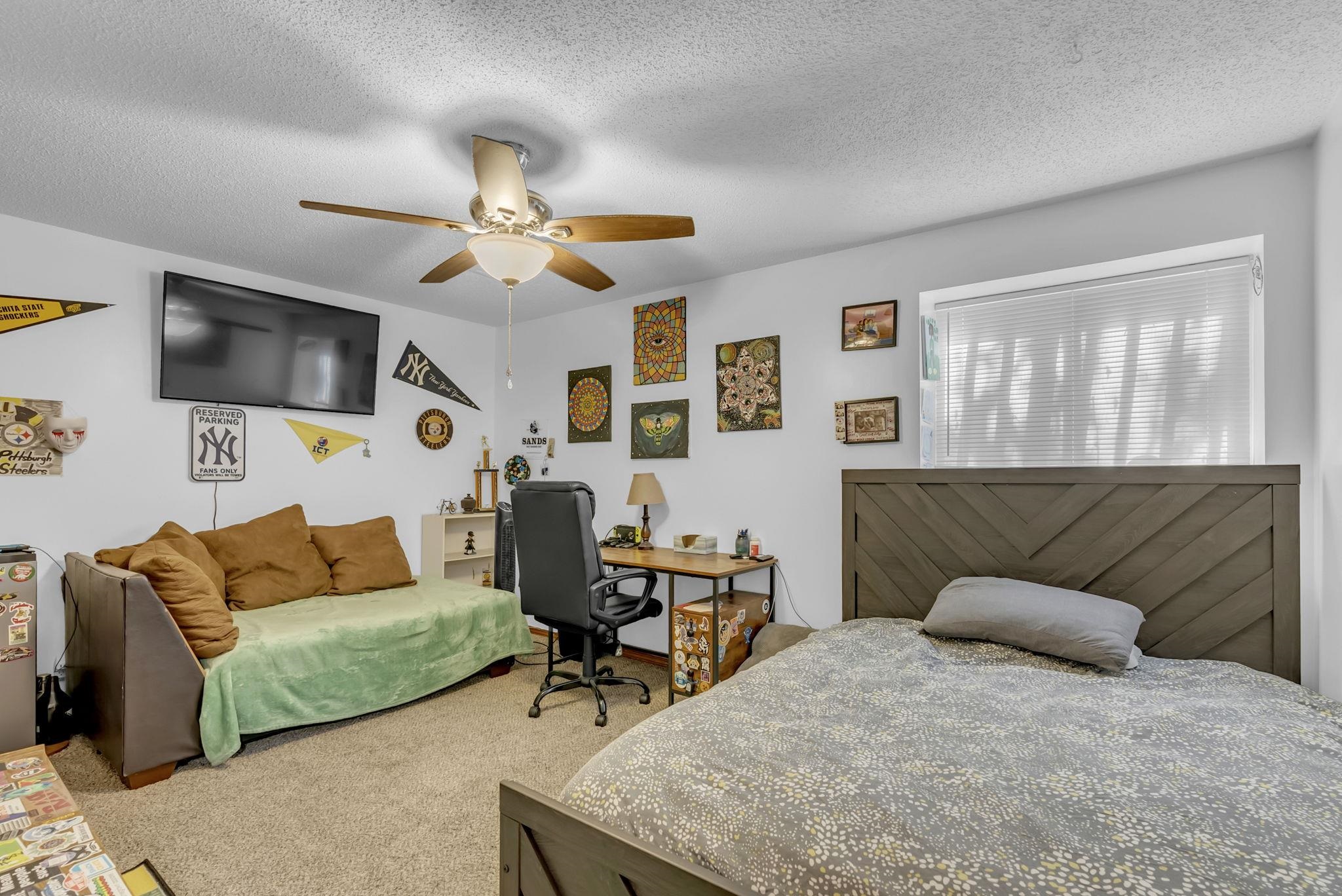 1109 N Lark Ln Property Photo 25